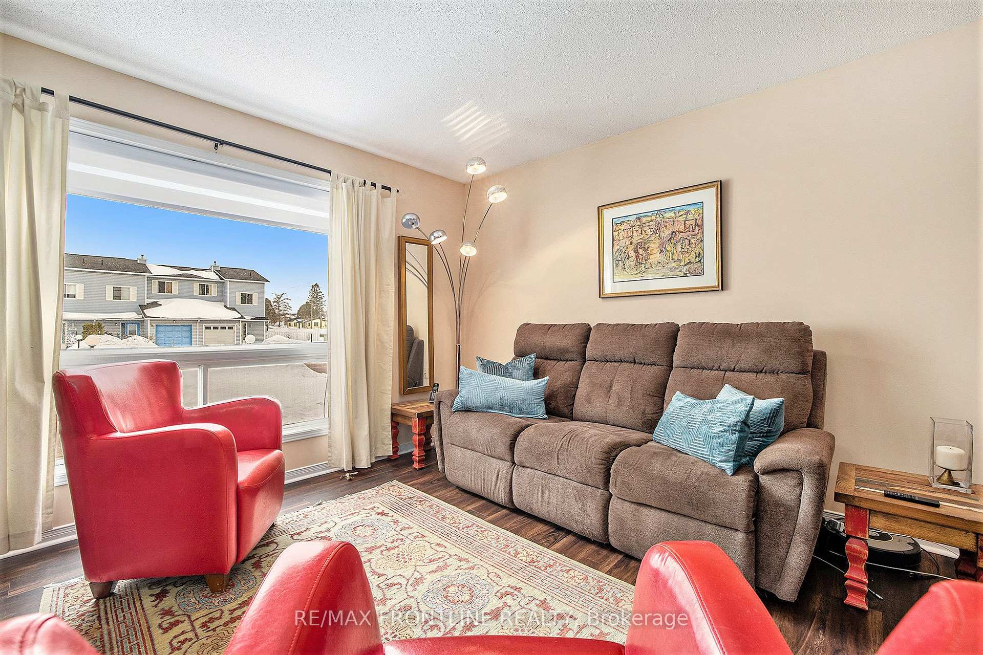 Photo 2 of 805 Eighth Street, Renfrew — HOMEH