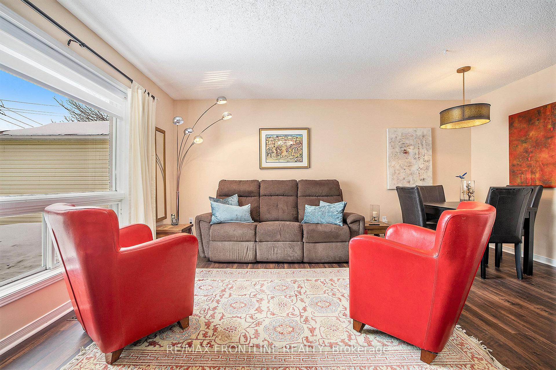 Photo 3 of 805 Eighth Street, Renfrew — HOMEH