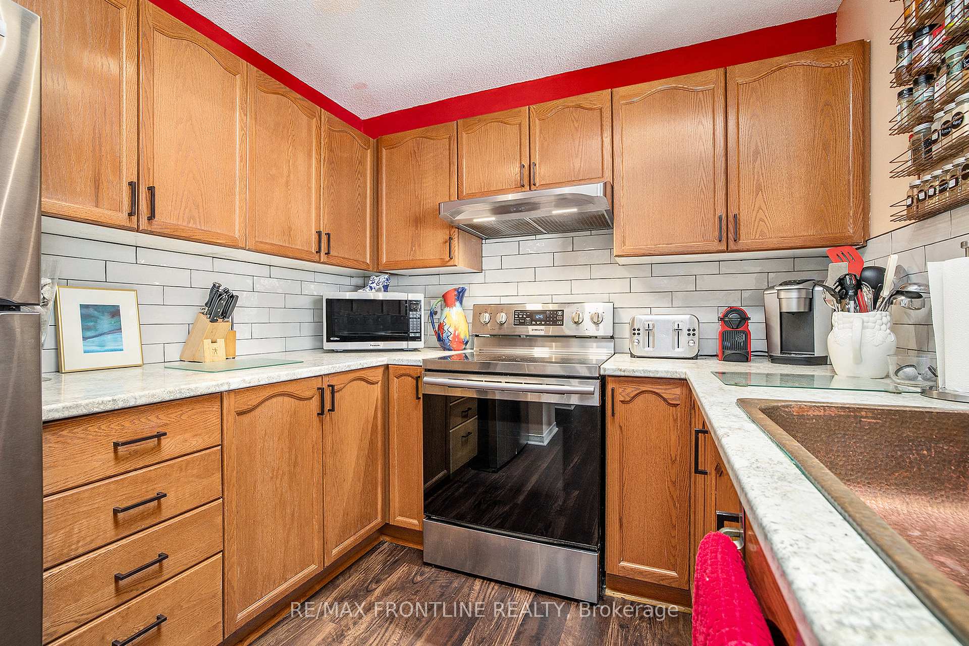 Photo 8 of 805 Eighth Street, Renfrew — HOMEH