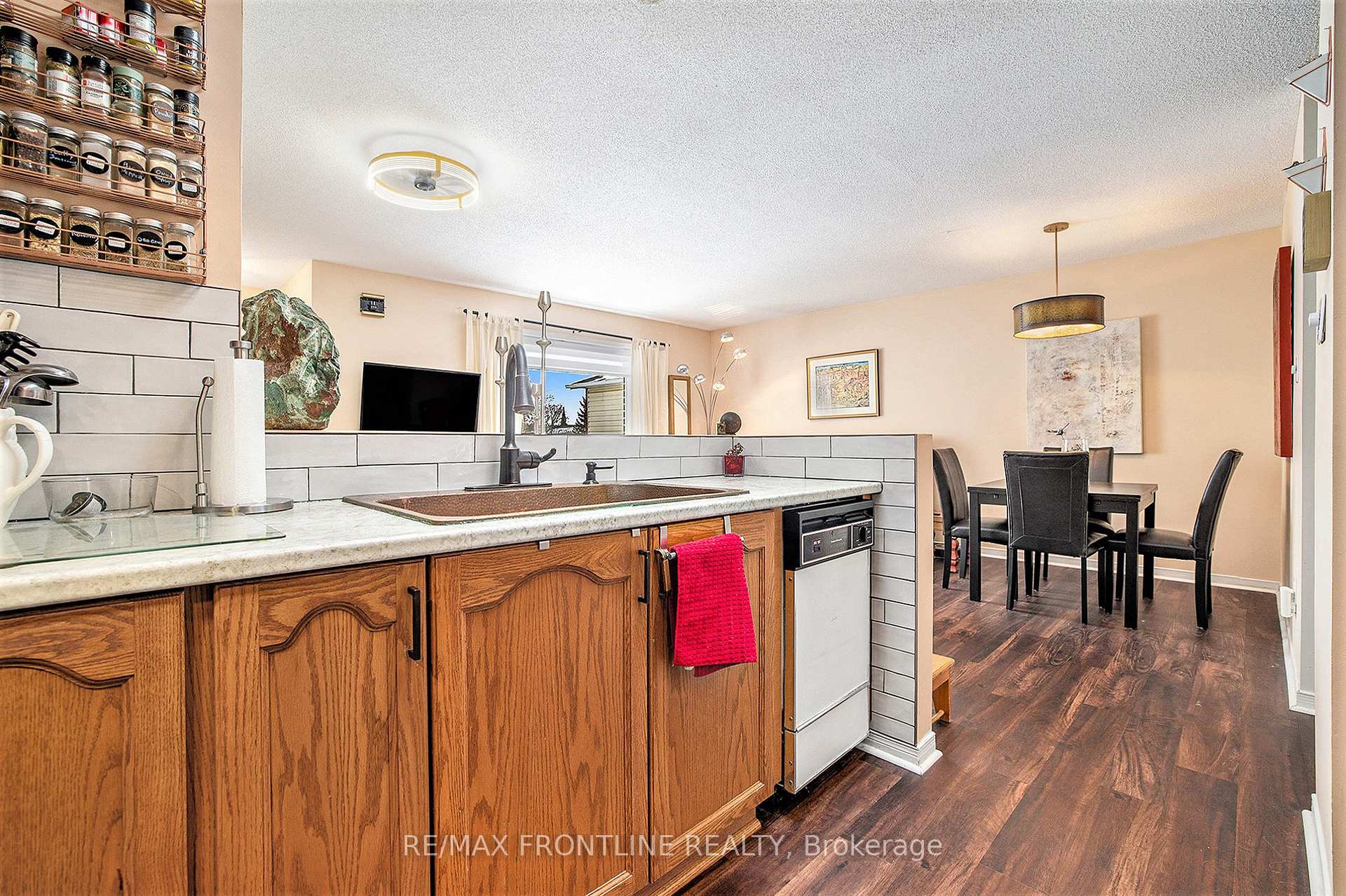 Photo 9 of 805 Eighth Street, Renfrew — HOMEH