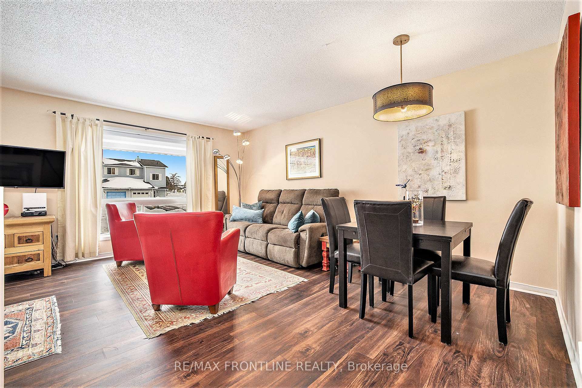 Photo 10 of 805 Eighth Street, Renfrew — HOMEH