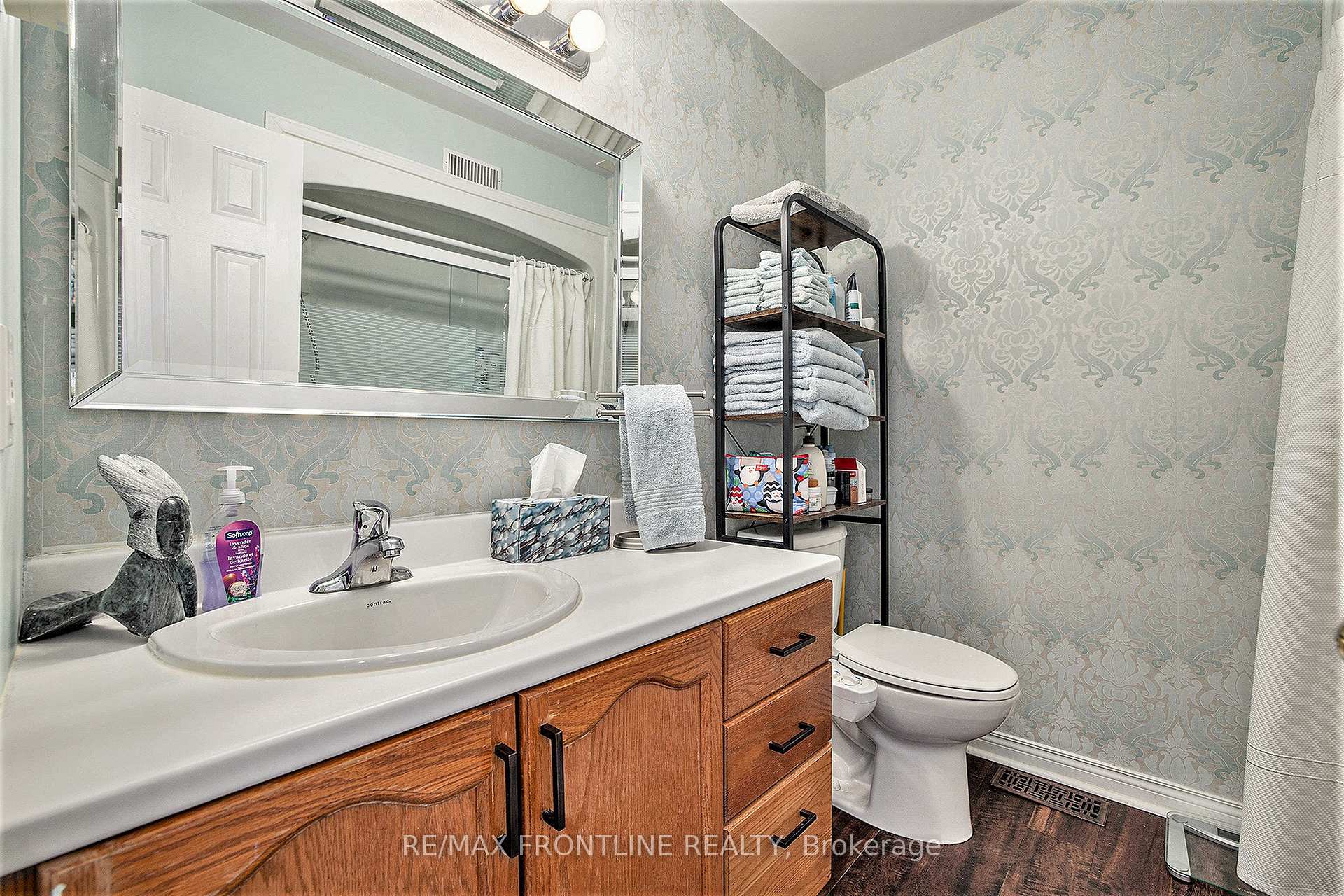 Photo 15 of 805 Eighth Street, Renfrew — HOMEH