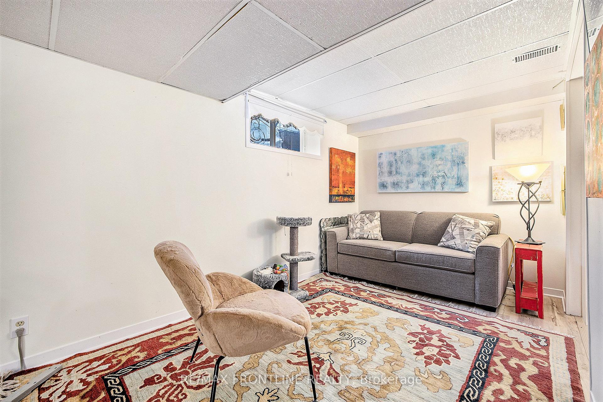 Photo 17 of 805 Eighth Street, Renfrew — HOMEH