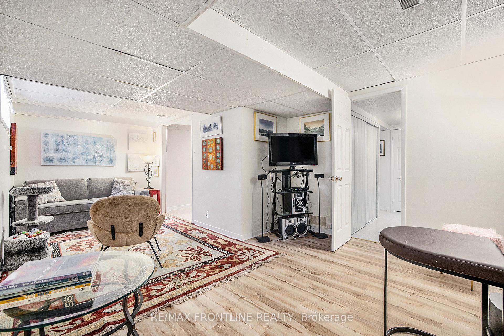 Photo 19 of 805 Eighth Street, Renfrew — HOMEH