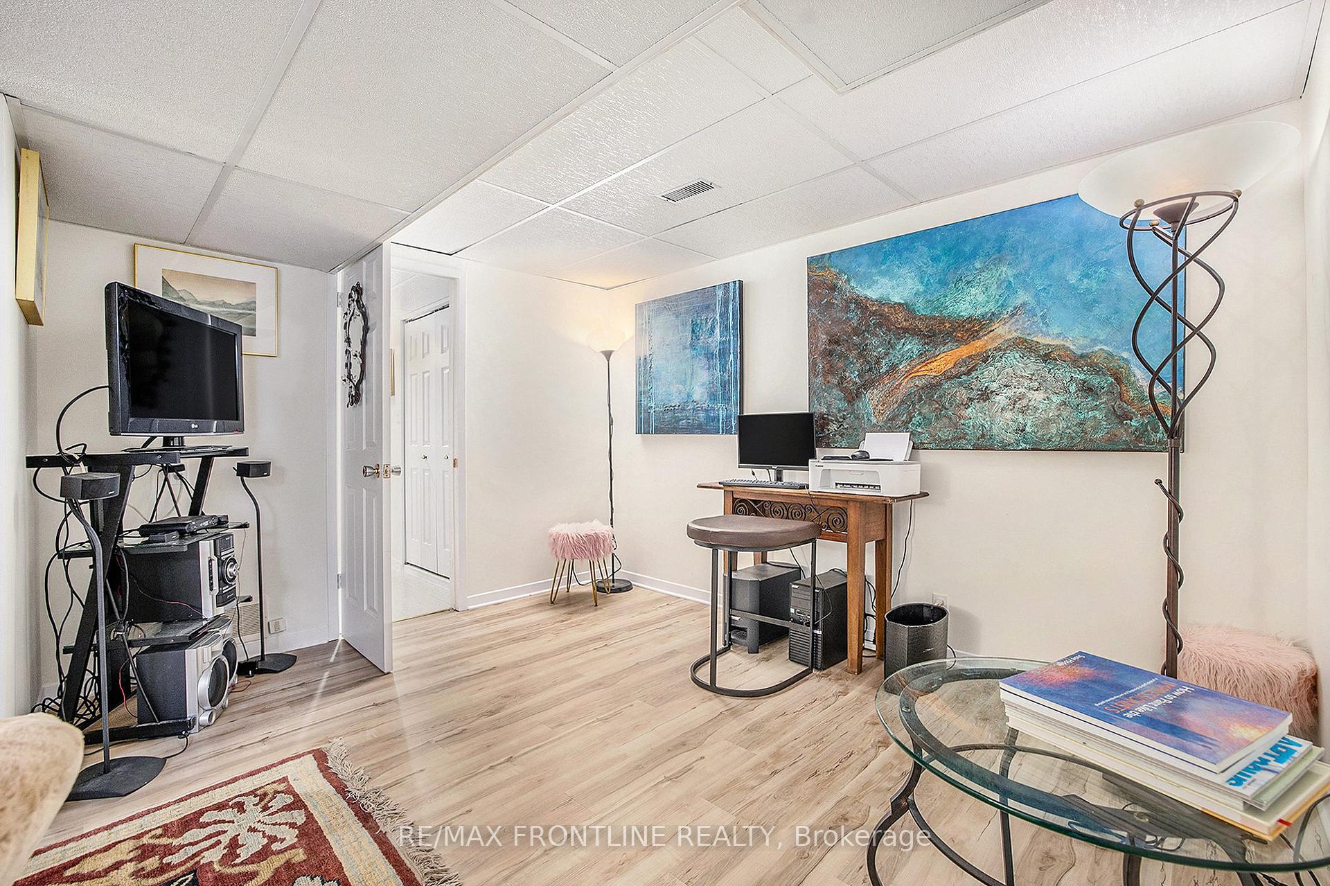 Photo 20 of 805 Eighth Street, Renfrew — HOMEH
