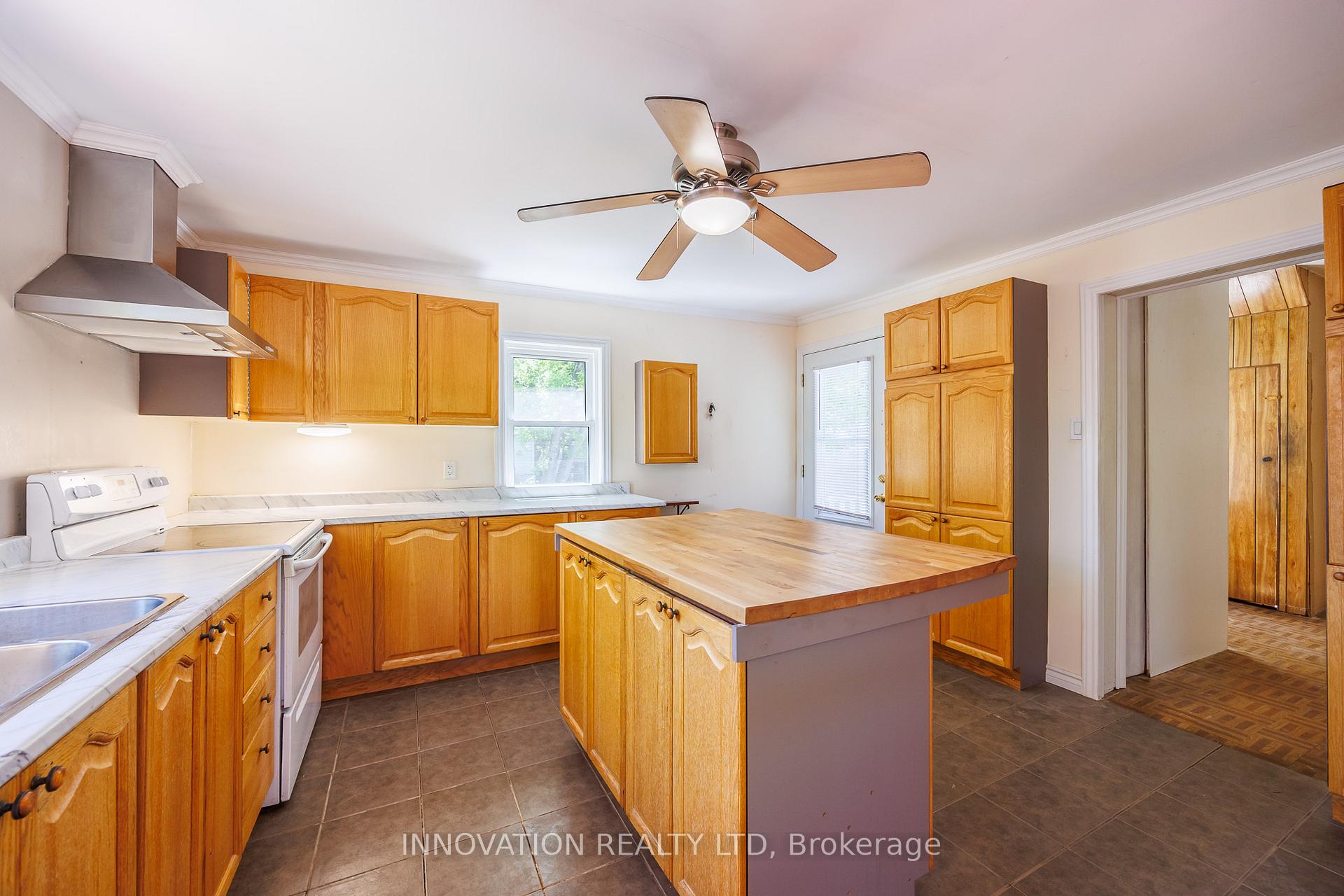 Photo 7 of 301 Sidney Avenue, Renfrew — HOMEH