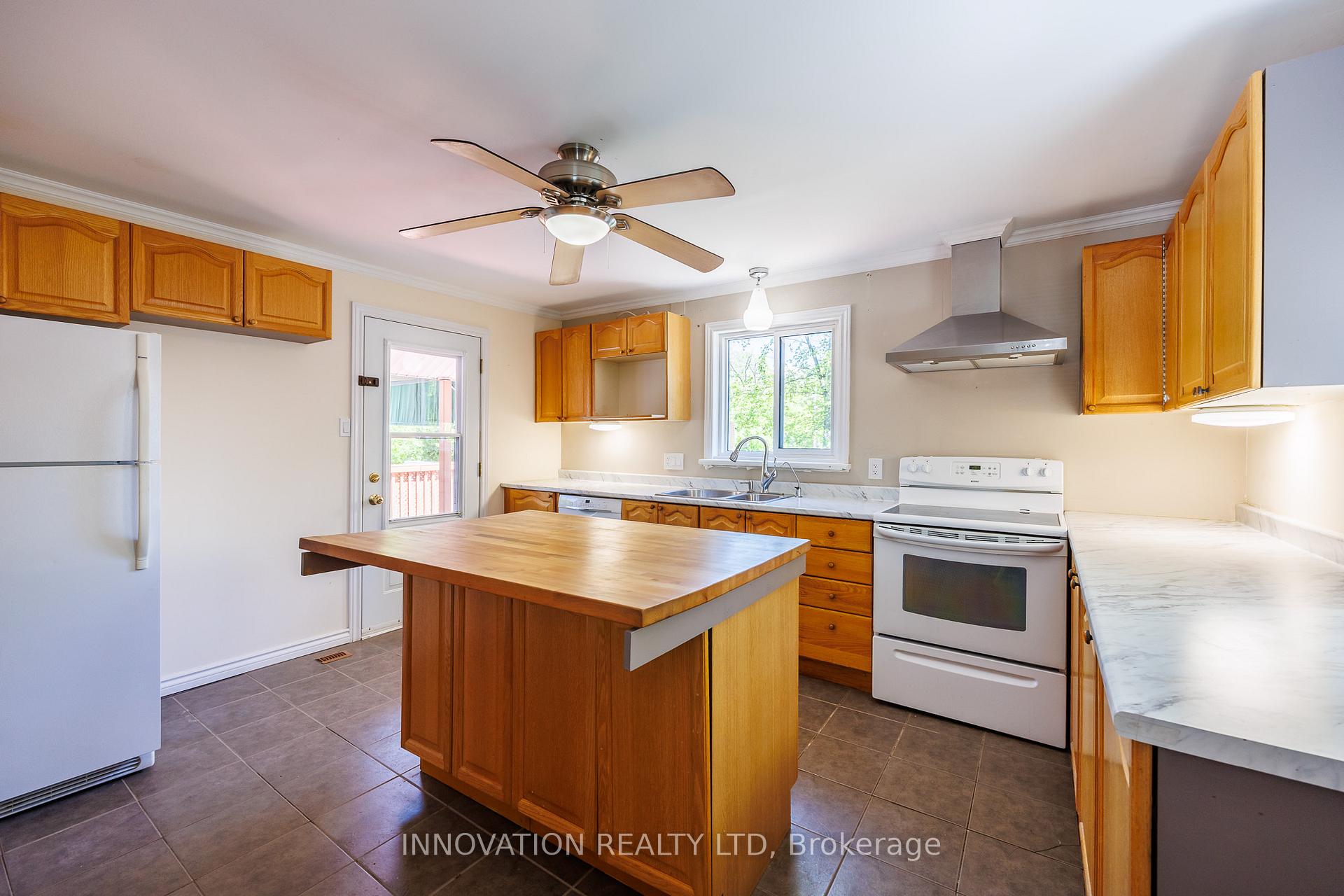 Photo 8 of 301 Sidney Avenue, Renfrew — HOMEH