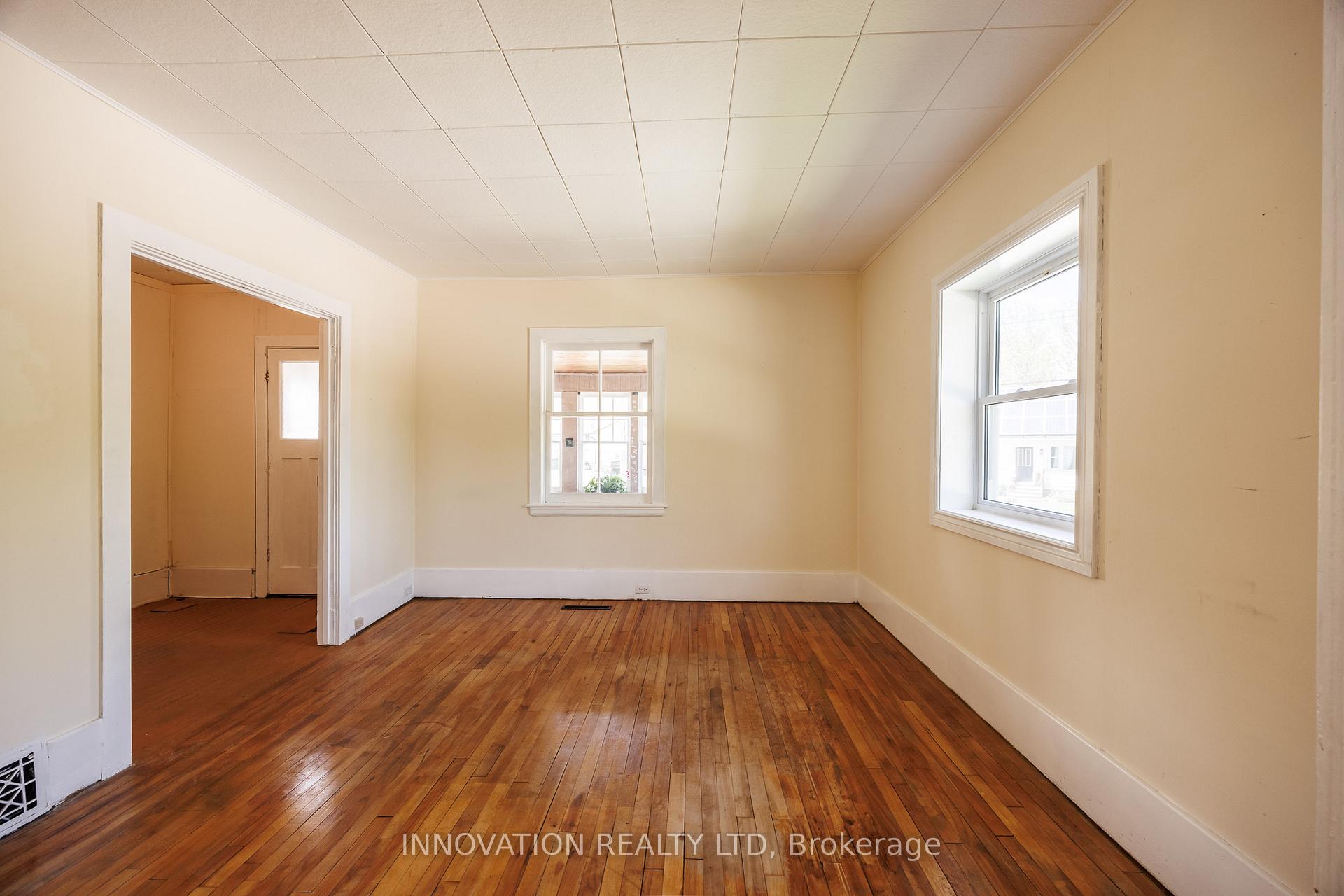 Photo 11 of 301 Sidney Avenue, Renfrew — HOMEH