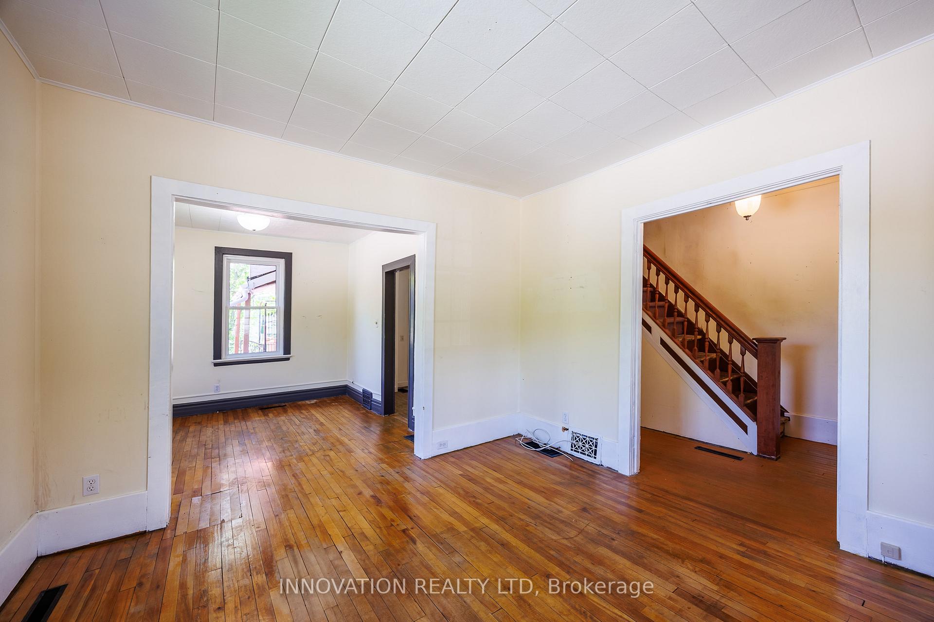 Photo 13 of 301 Sidney Avenue, Renfrew — HOMEH