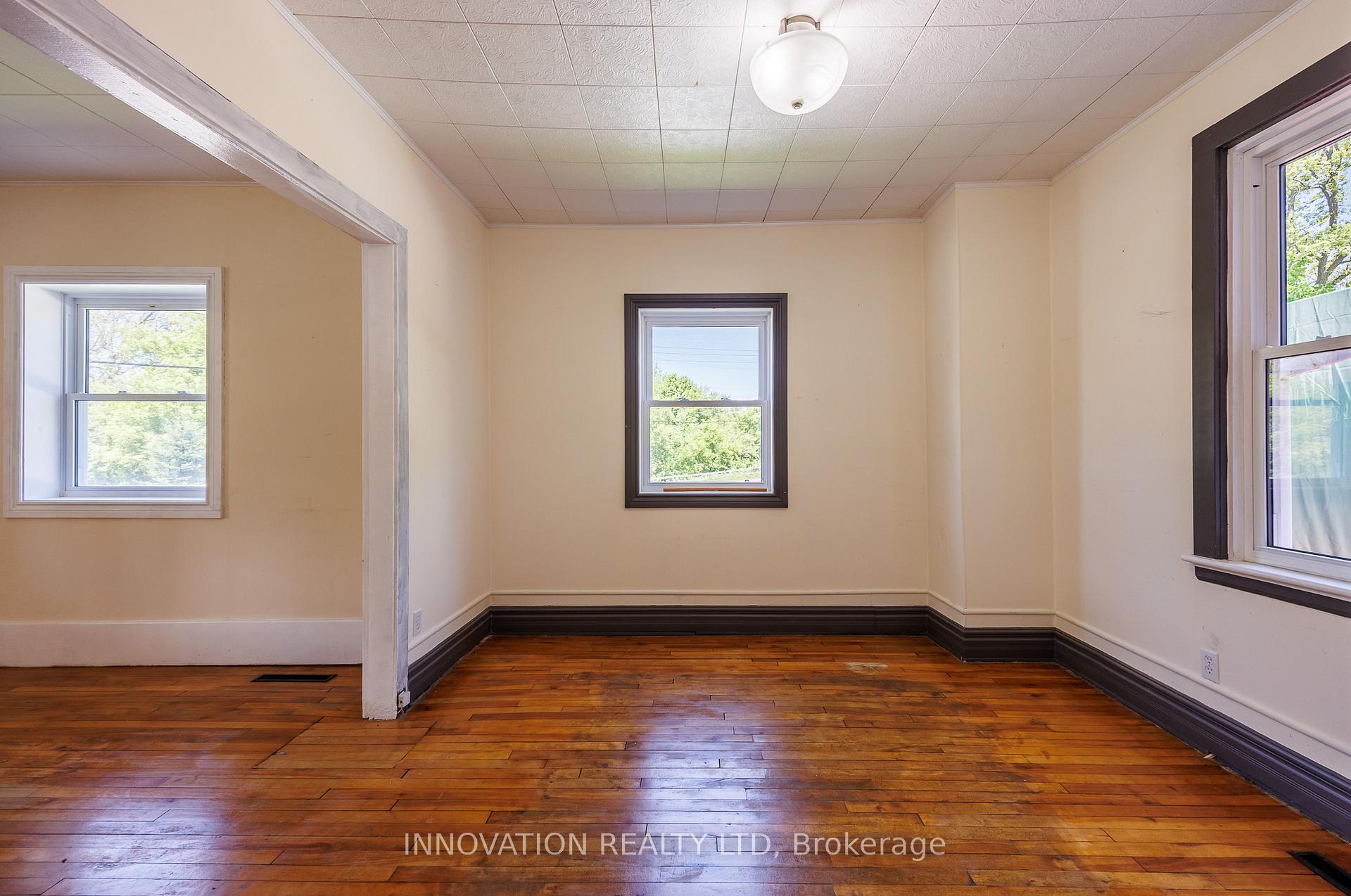 Photo 15 of 301 Sidney Avenue, Renfrew — HOMEH