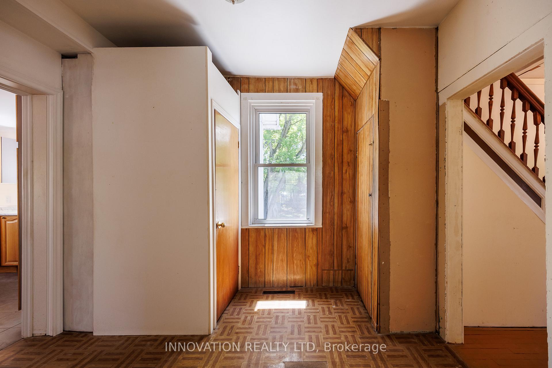 Photo 17 of 301 Sidney Avenue, Renfrew — HOMEH