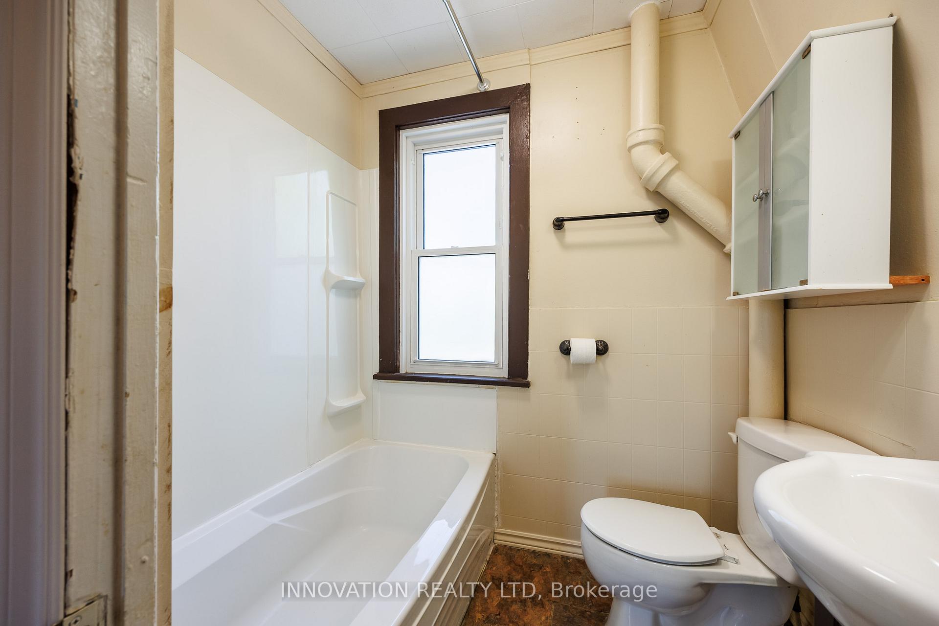Photo 24 of 301 Sidney Avenue, Renfrew — HOMEH