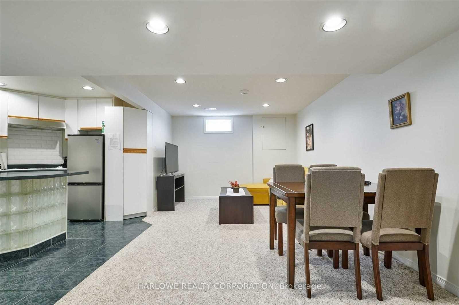Photo 2 of Unit Bsmt, 1912 Brookshire Square, Pickering, Liverpool — HOMEH