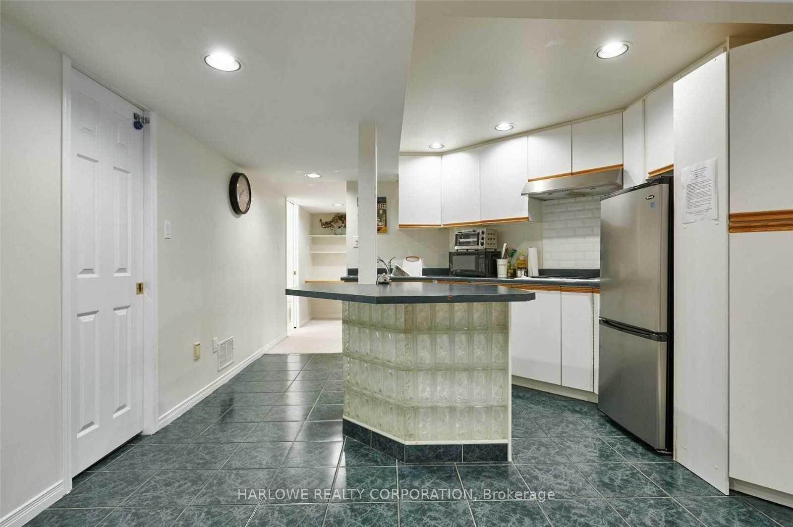 Photo 4 of Unit Bsmt, 1912 Brookshire Square, Pickering, Liverpool — HOMEH
