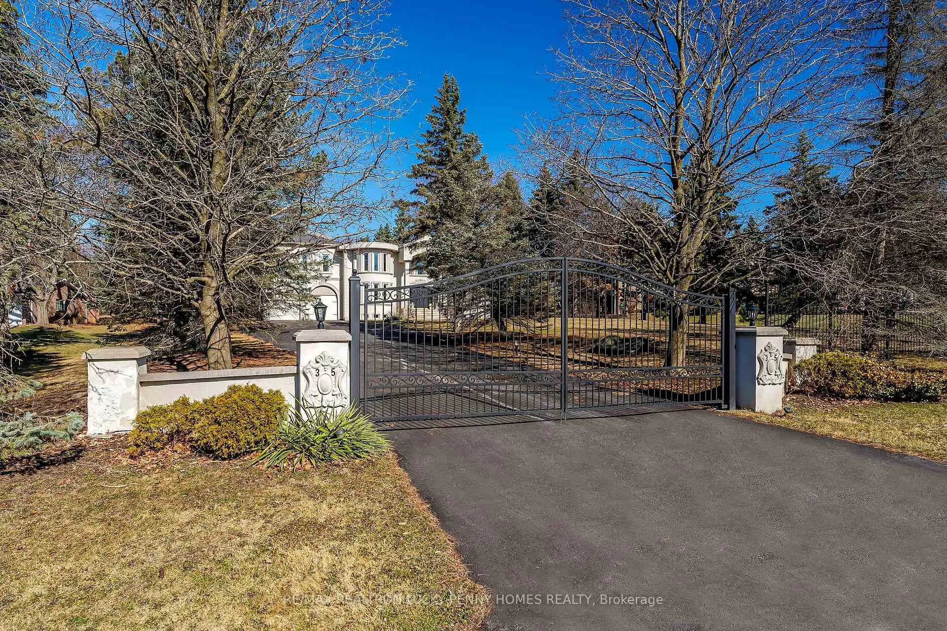 Photo 2 of 35 Cachet Parkway, Markham, Devil's Elbow — HOMEH