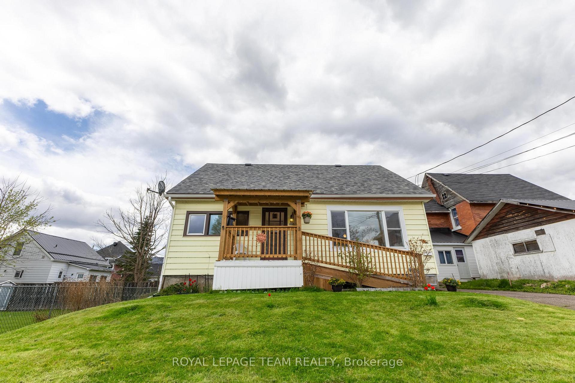 Front of 168 Munroe Avenue W