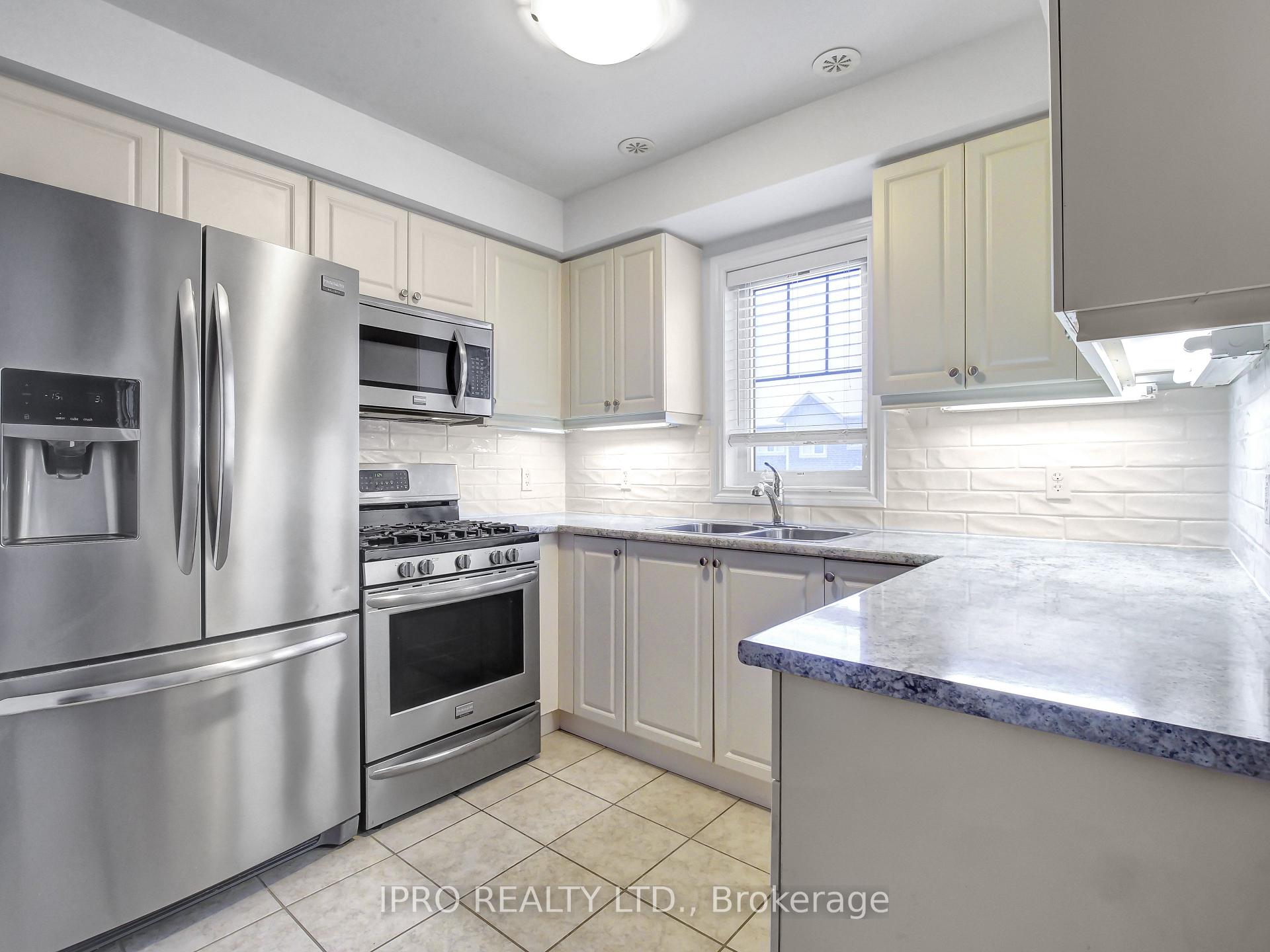 Photo 16 of 36 Tabaret Crescent, Oshawa, Windfields — HOMEH