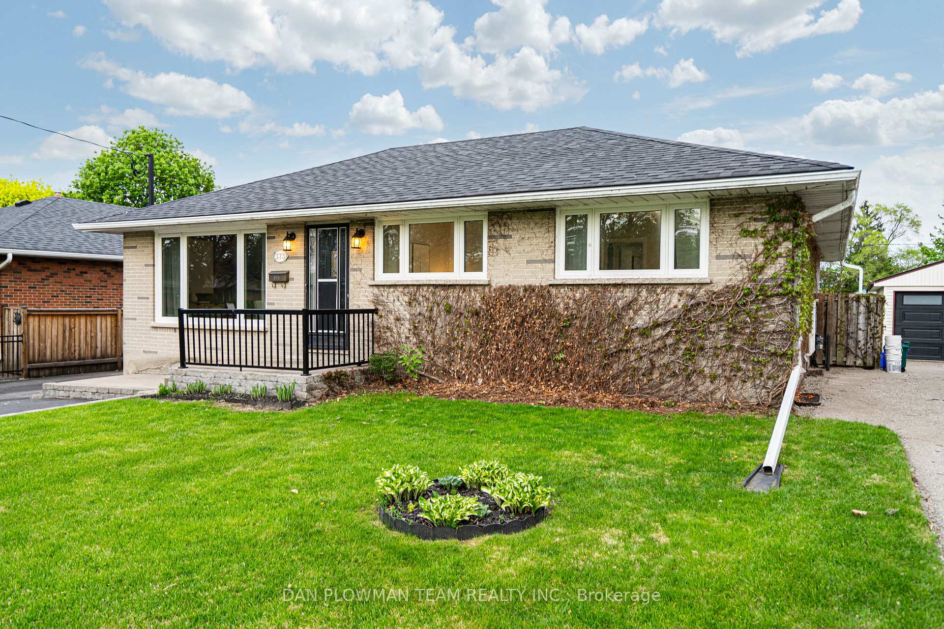Photo 2 of 373 Welland Avenue, Oshawa, McLaughlin — HOMEH