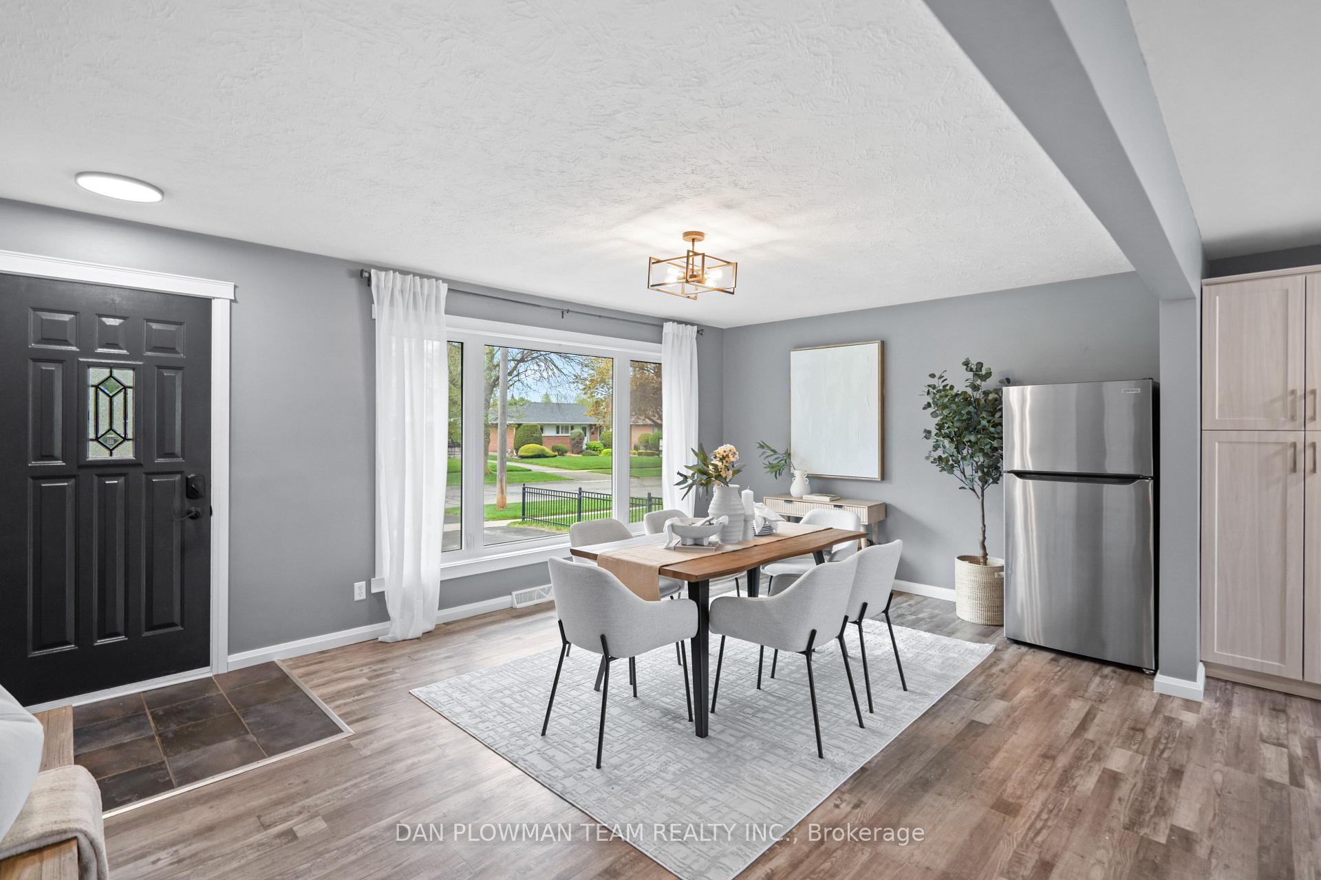 Photo 4 of 373 Welland Avenue, Oshawa, McLaughlin — HOMEH
