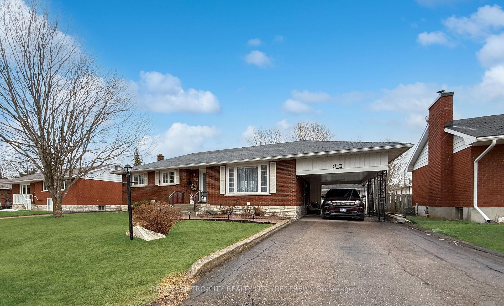 Photo 2 of 103 Simpson Avenue, Renfrew — HOMEH