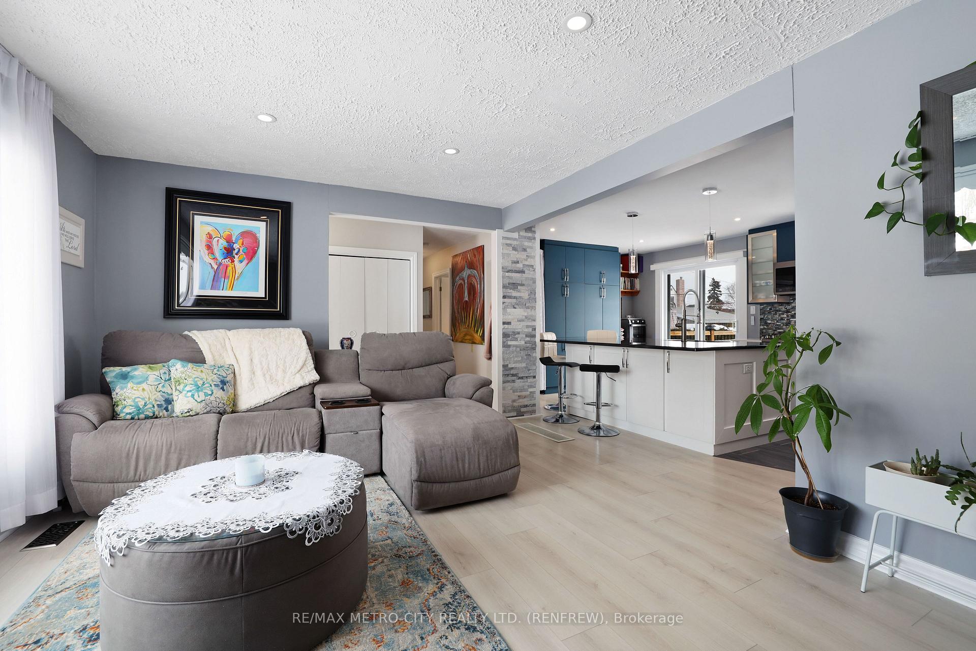 Photo 6 of 103 Simpson Avenue, Renfrew — HOMEH