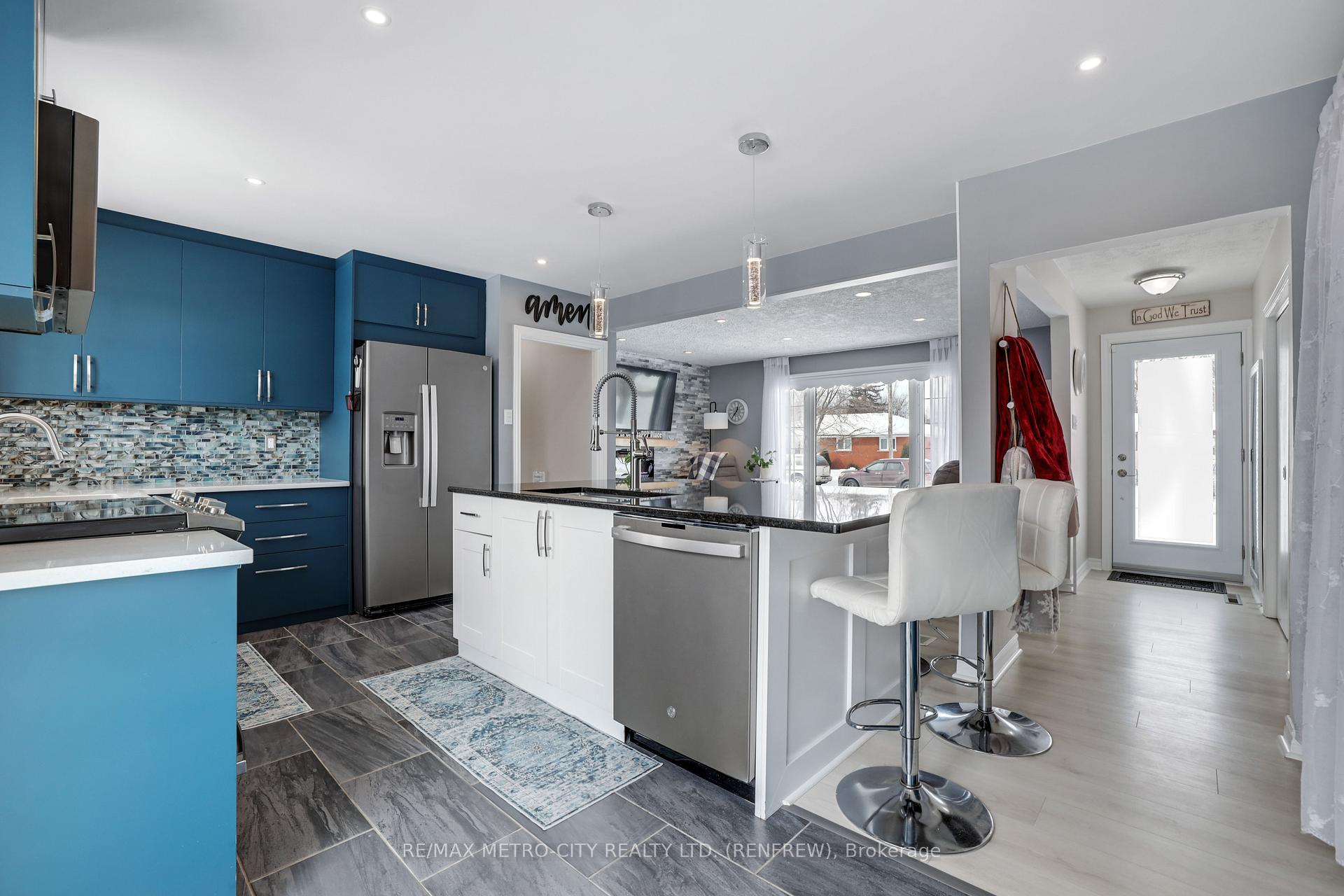 Photo 8 of 103 Simpson Avenue, Renfrew — HOMEH