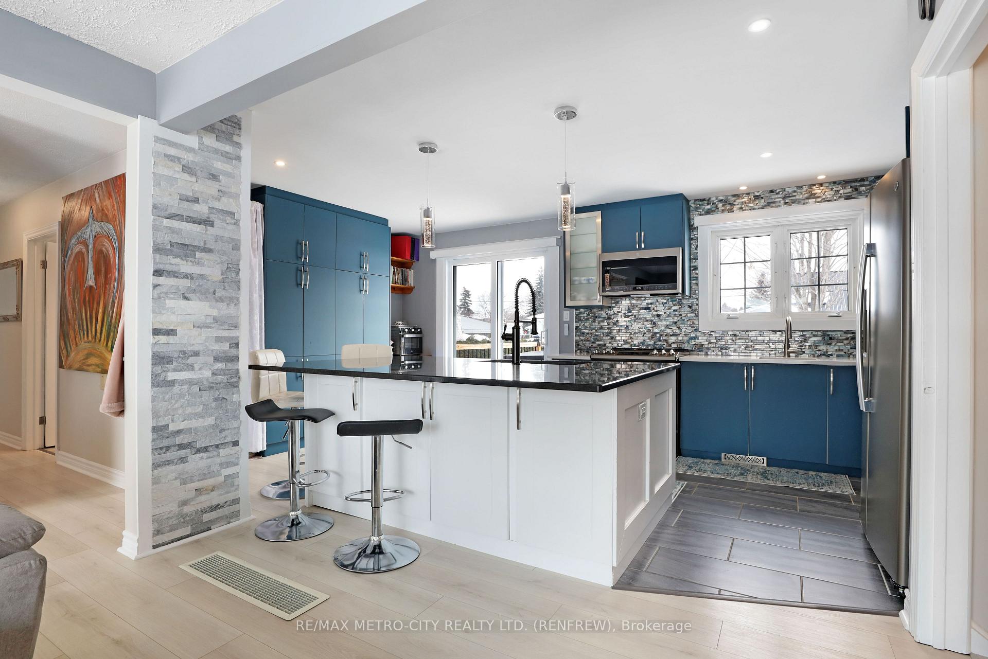 Photo 9 of 103 Simpson Avenue, Renfrew — HOMEH