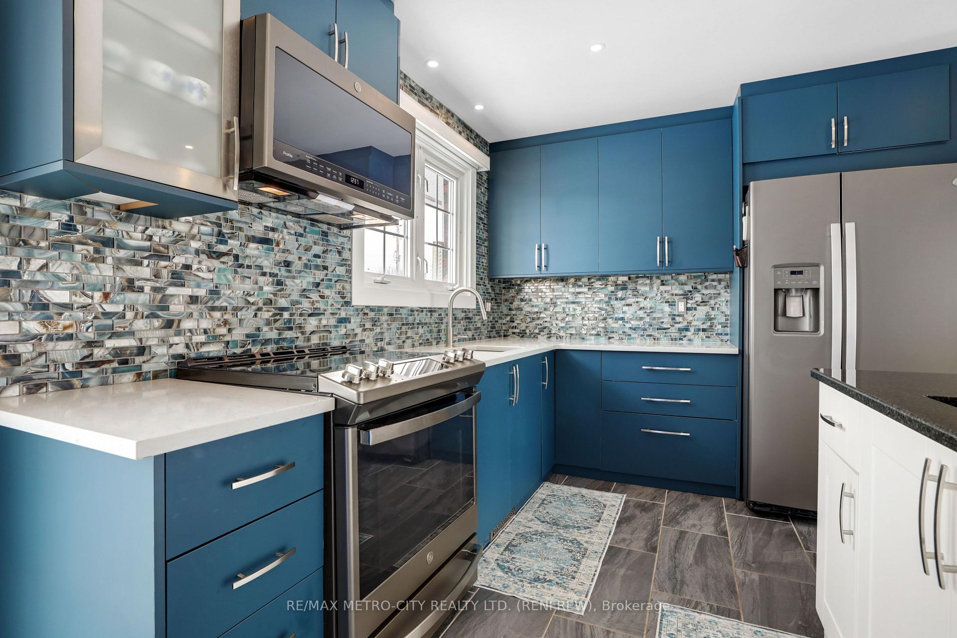 Photo 10 of 103 Simpson Avenue, Renfrew — HOMEH