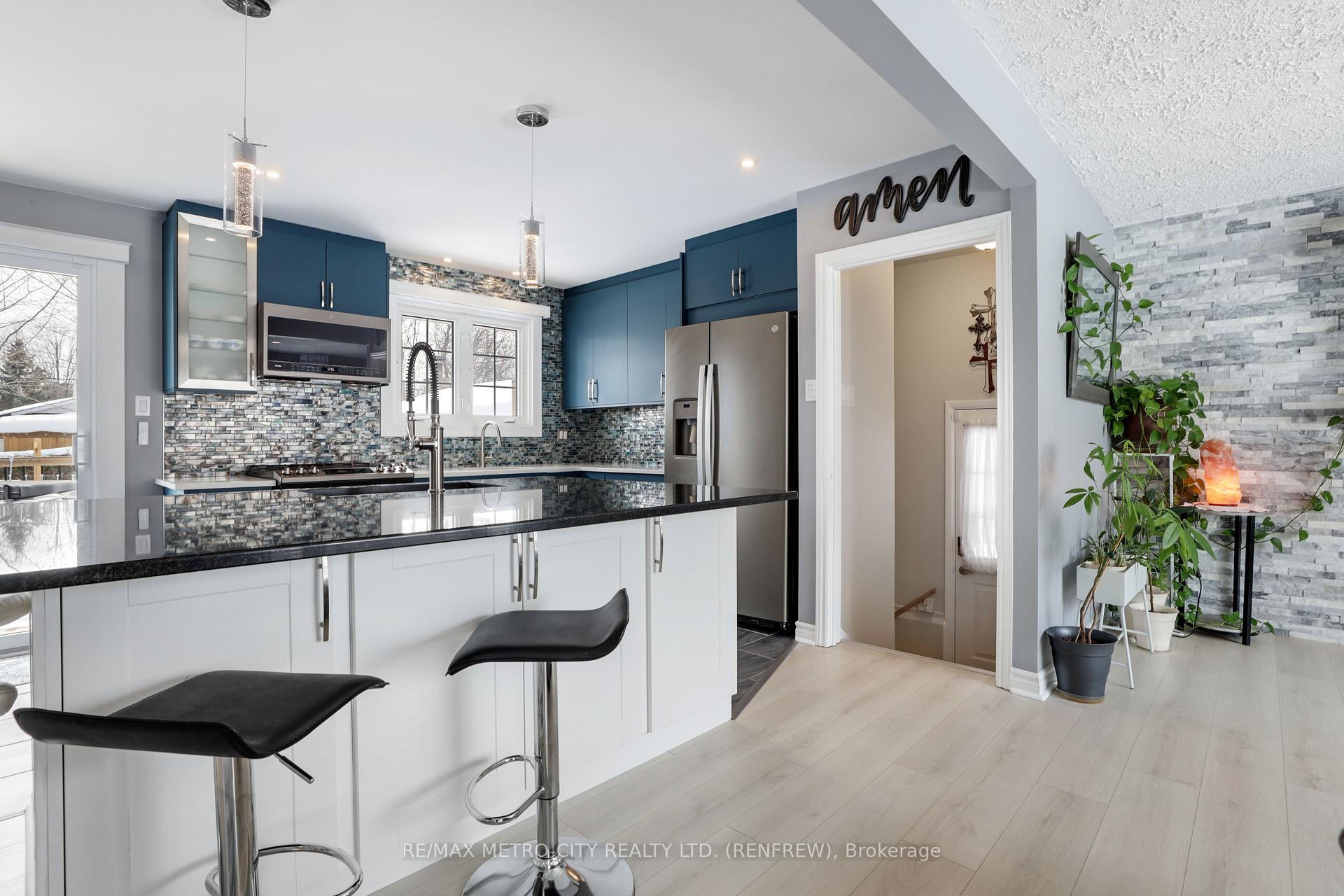 Photo 11 of 103 Simpson Avenue, Renfrew — HOMEH