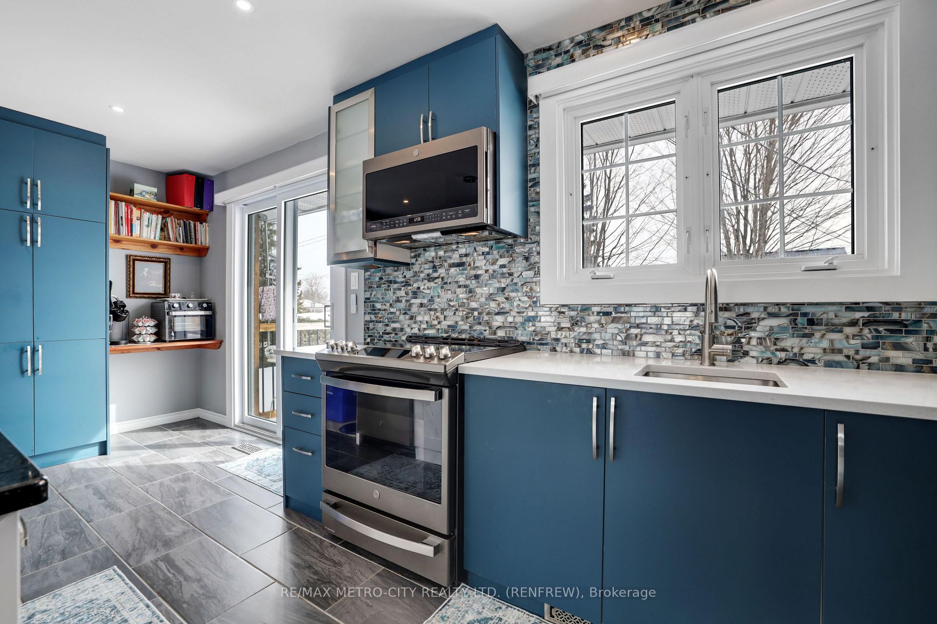 Photo 13 of 103 Simpson Avenue, Renfrew — HOMEH