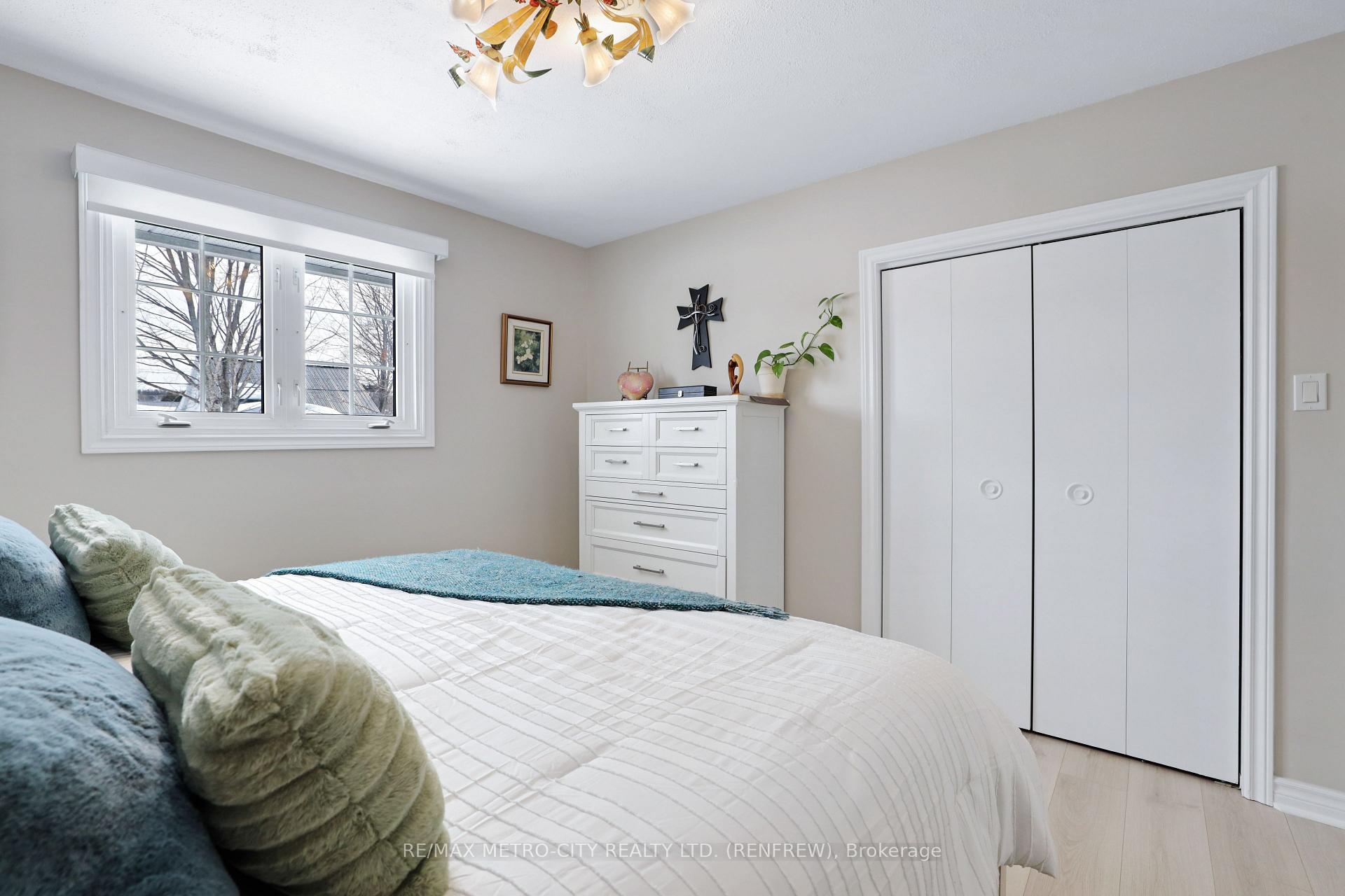 Photo 15 of 103 Simpson Avenue, Renfrew — HOMEH