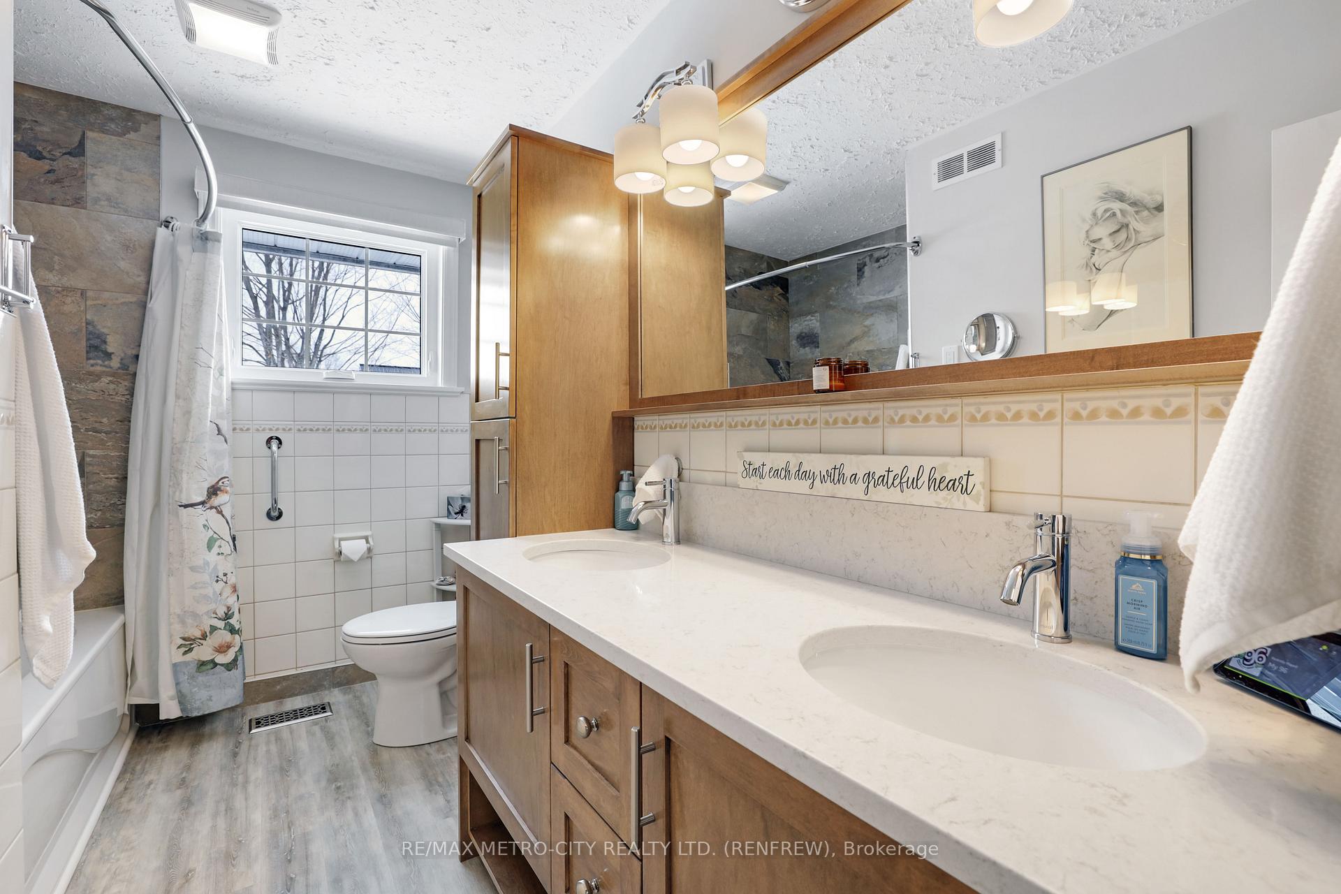 Photo 17 of 103 Simpson Avenue, Renfrew — HOMEH