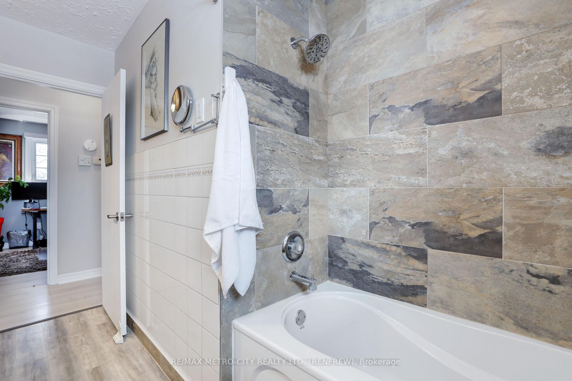 Photo 19 of 103 Simpson Avenue, Renfrew — HOMEH