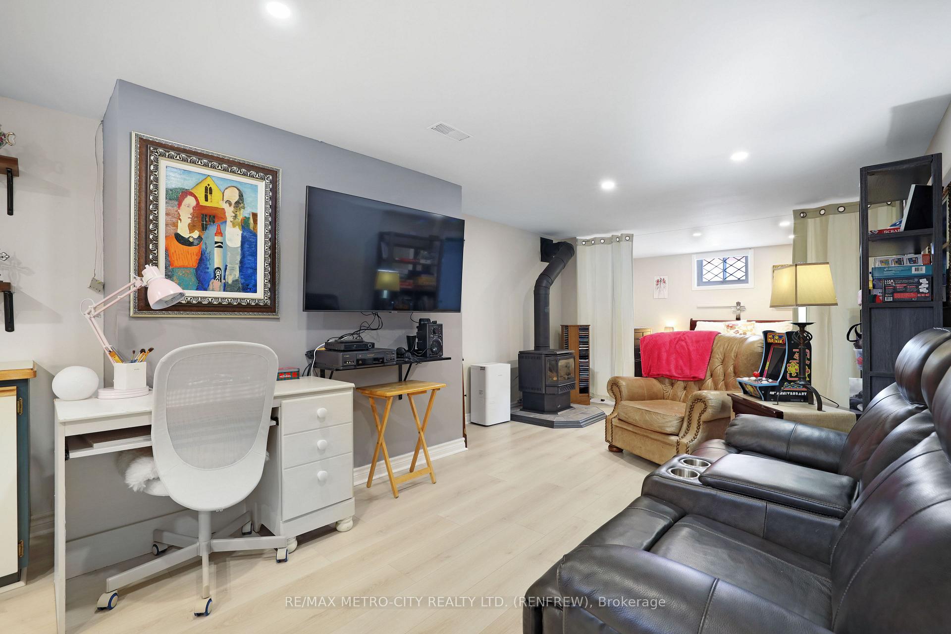 Photo 28 of 103 Simpson Avenue, Renfrew — HOMEH