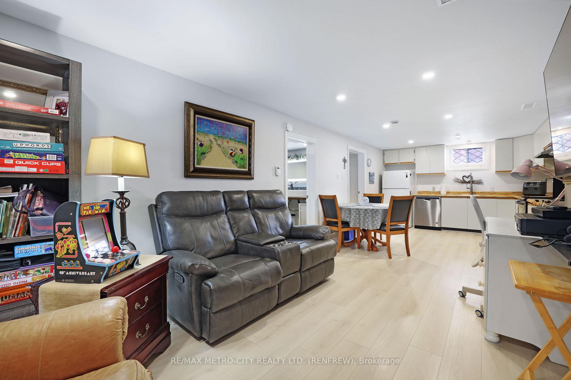 Photo 29 of 103 Simpson Avenue, Renfrew — HOMEH