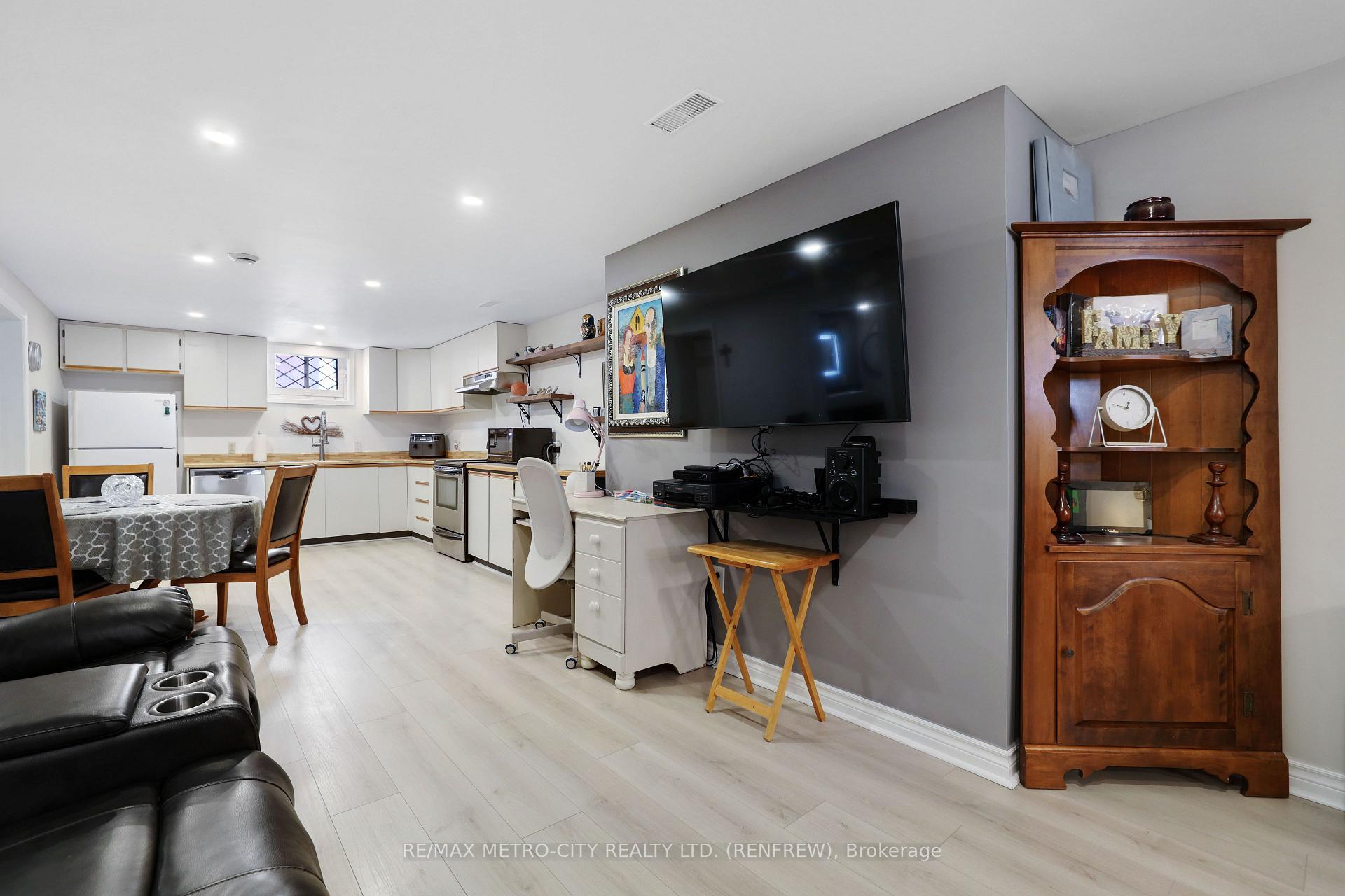 Photo 30 of 103 Simpson Avenue, Renfrew — HOMEH