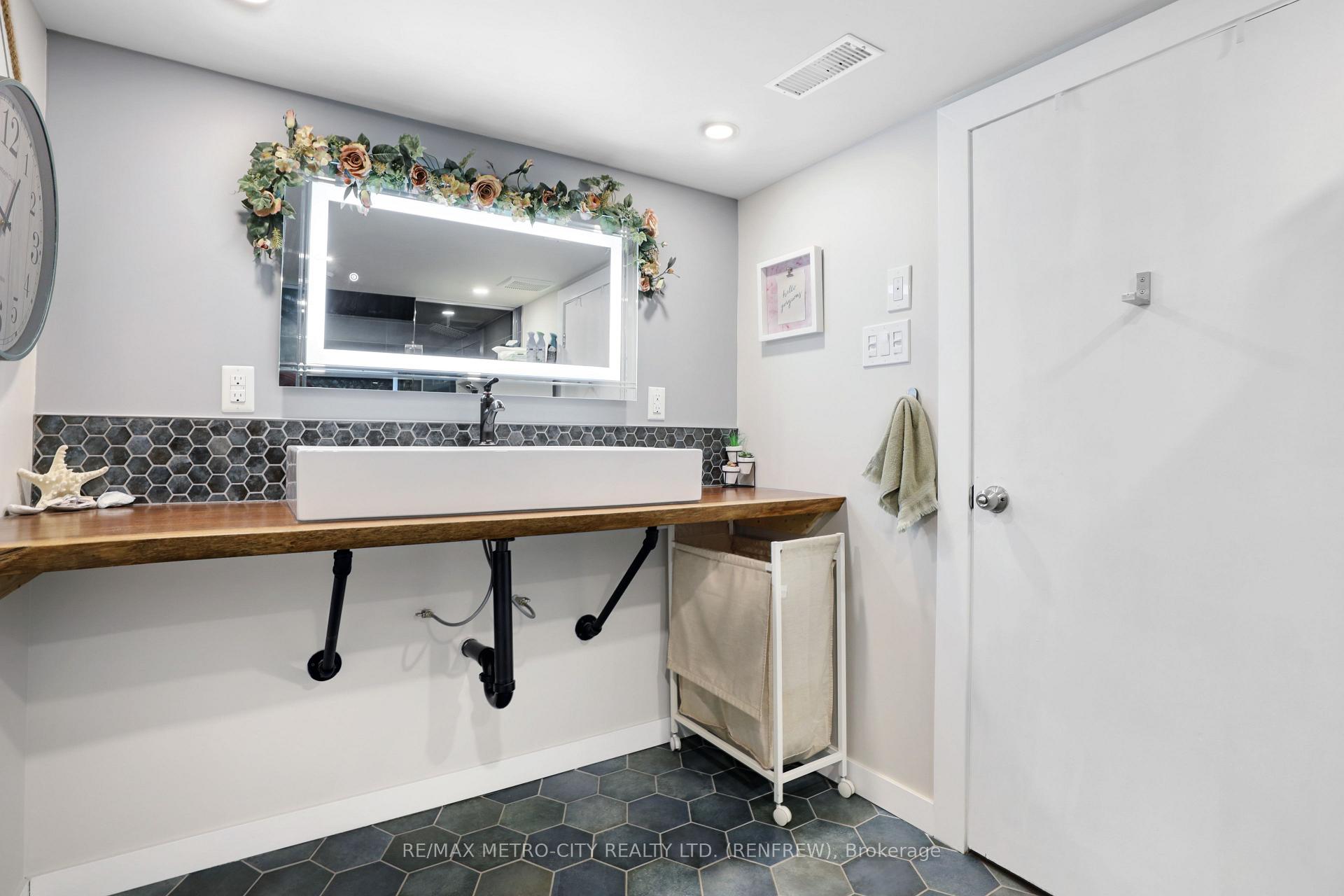 Photo 34 of 103 Simpson Avenue, Renfrew — HOMEH