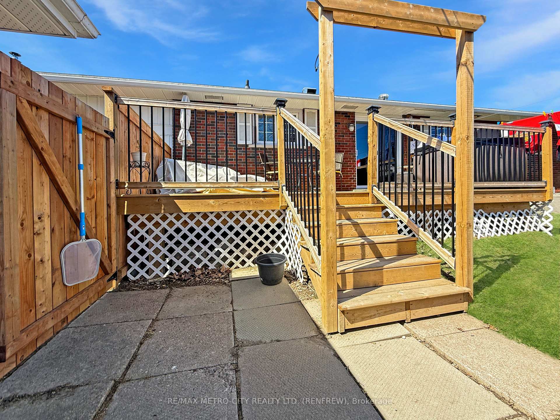 Photo 37 of 103 Simpson Avenue, Renfrew — HOMEH
