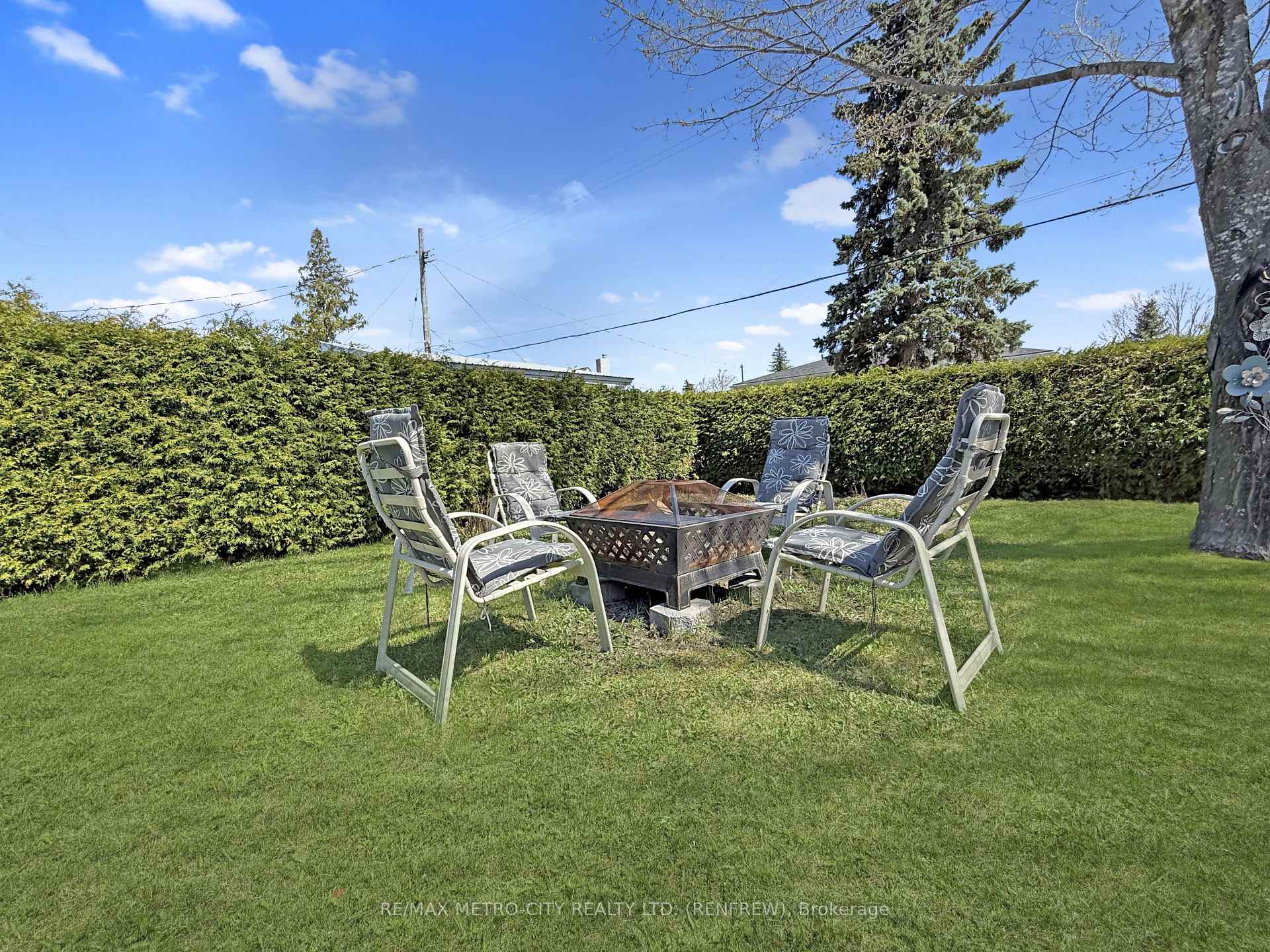 Photo 42 of 103 Simpson Avenue, Renfrew — HOMEH