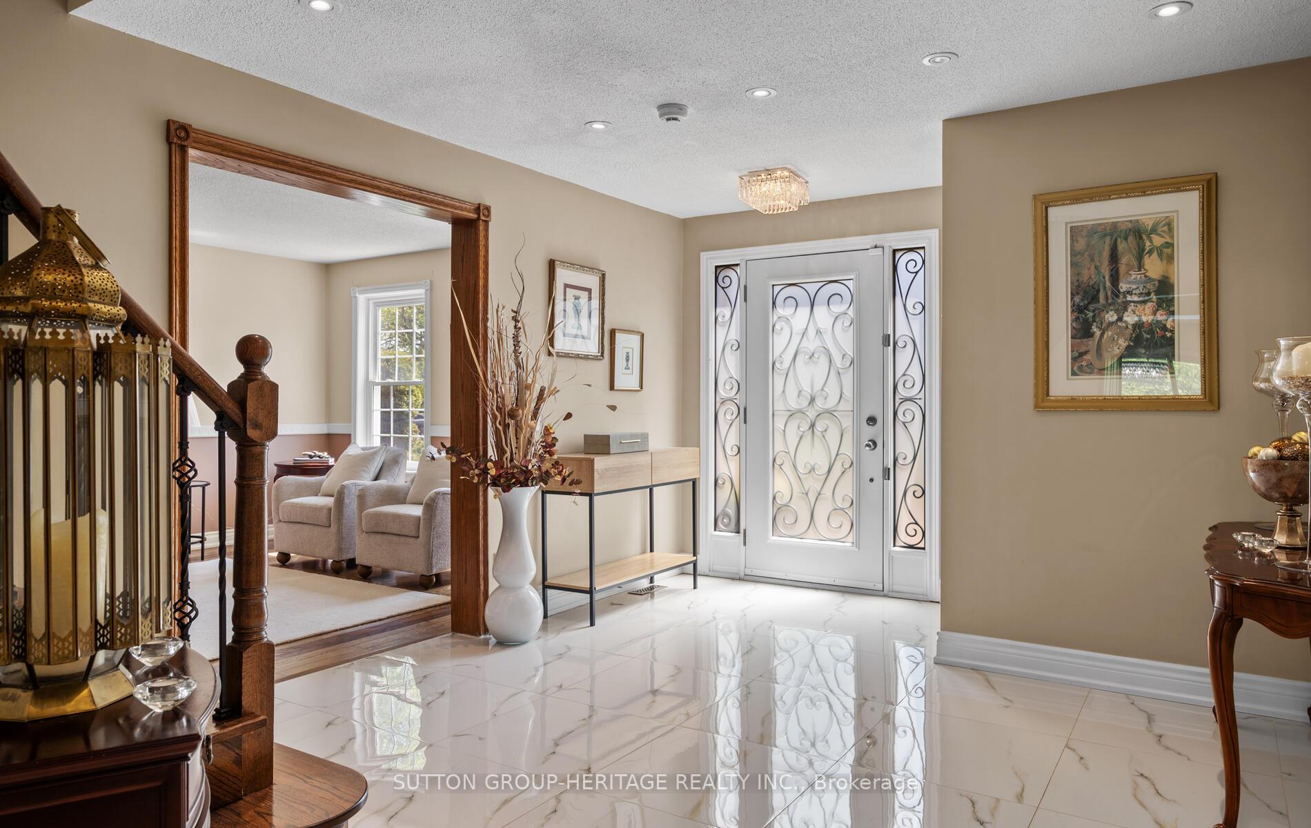Photo 3 of 604 Weyburn Square, Pickering, Amberlea — HOMEH