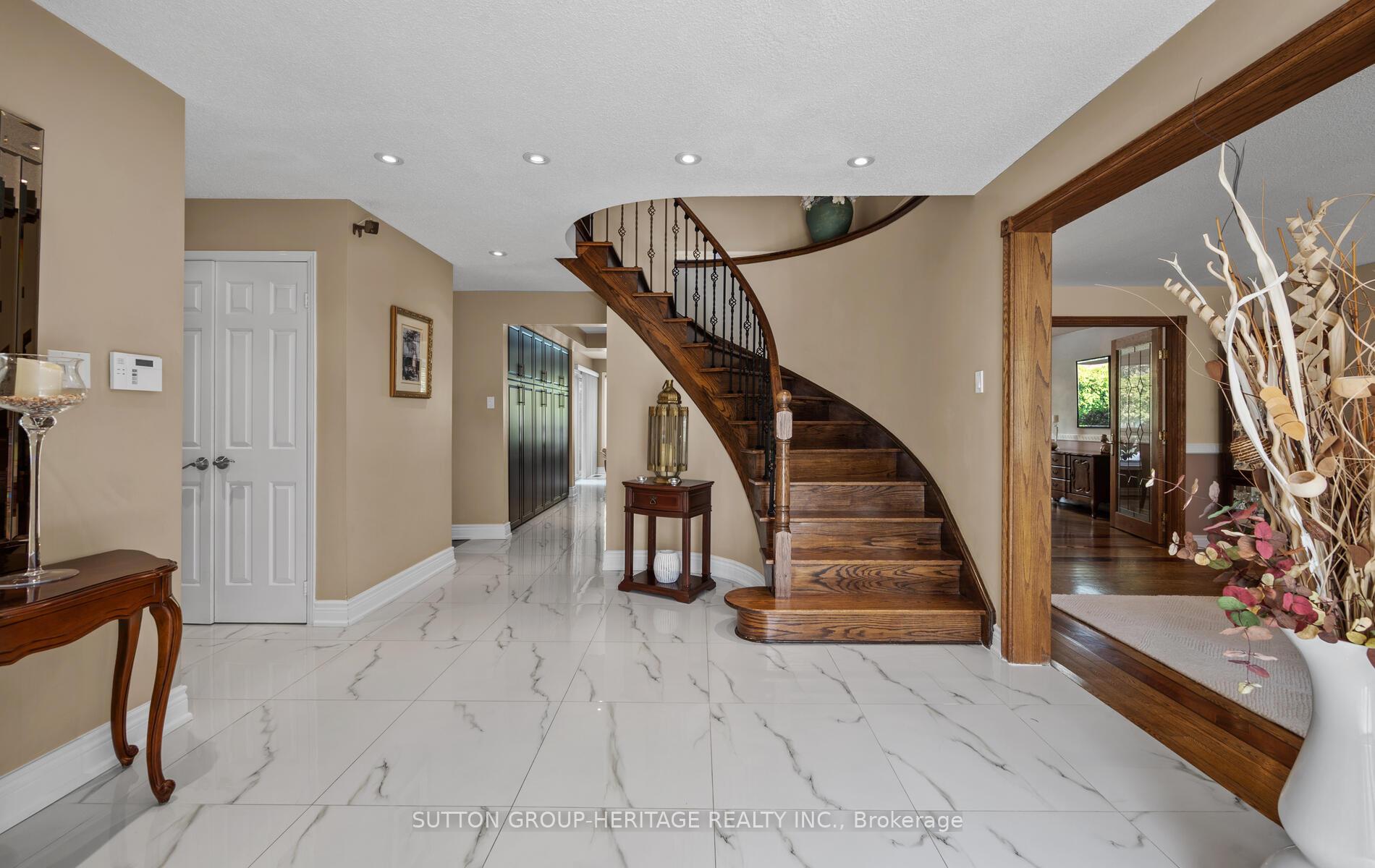 Photo 4 of 604 Weyburn Square, Pickering, Amberlea — HOMEH