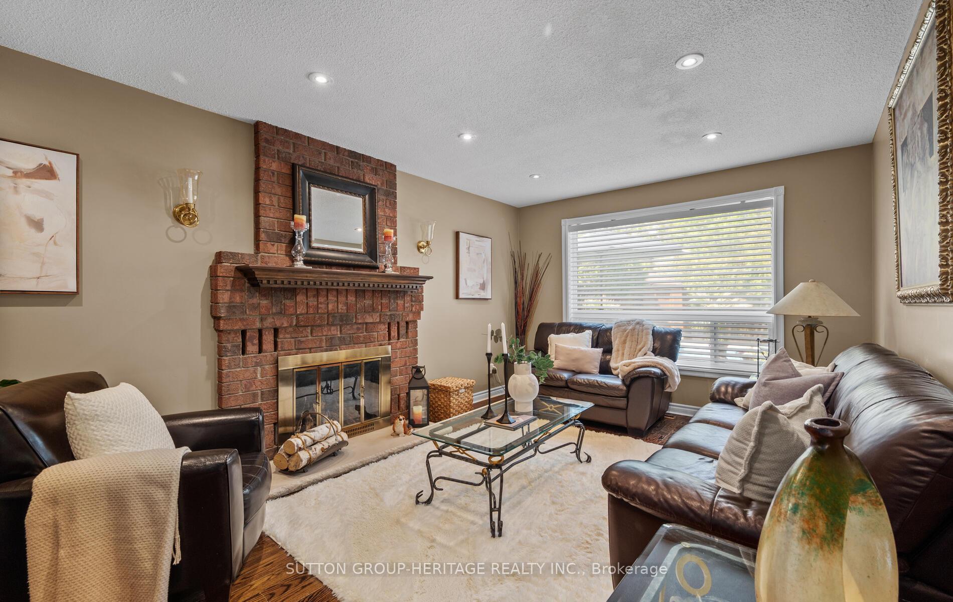 Photo 9 of 604 Weyburn Square, Pickering, Amberlea — HOMEH