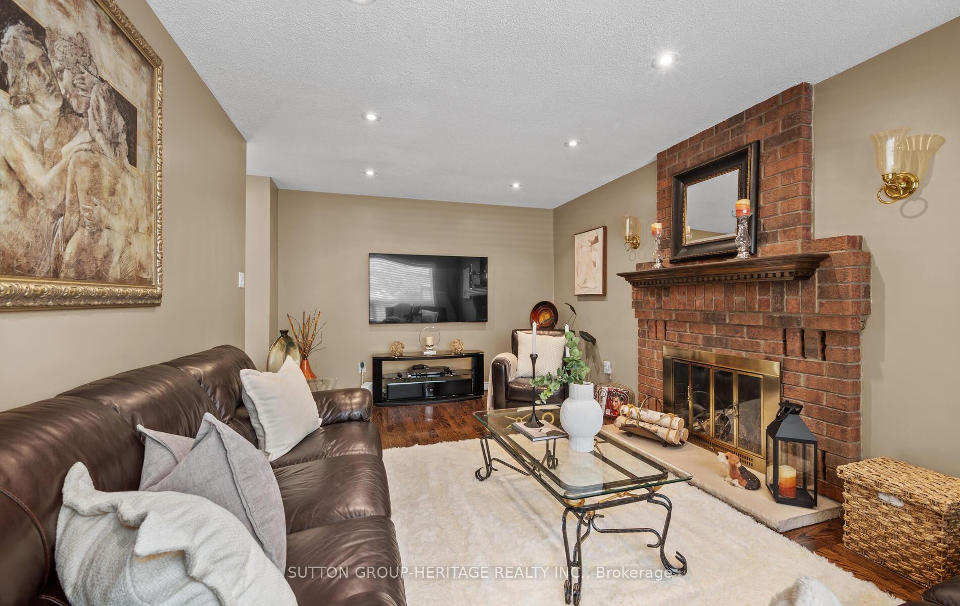 Photo 10 of 604 Weyburn Square, Pickering, Amberlea — HOMEH