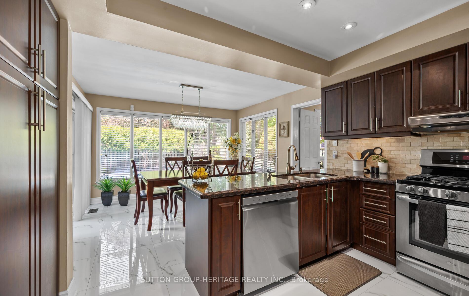 Photo 11 of 604 Weyburn Square, Pickering, Amberlea — HOMEH