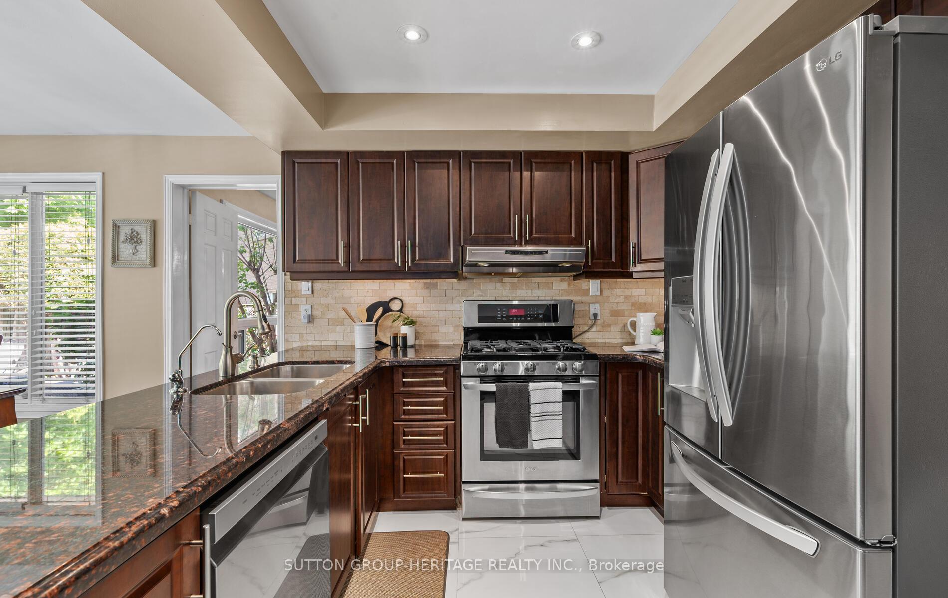 Photo 12 of 604 Weyburn Square, Pickering, Amberlea — HOMEH