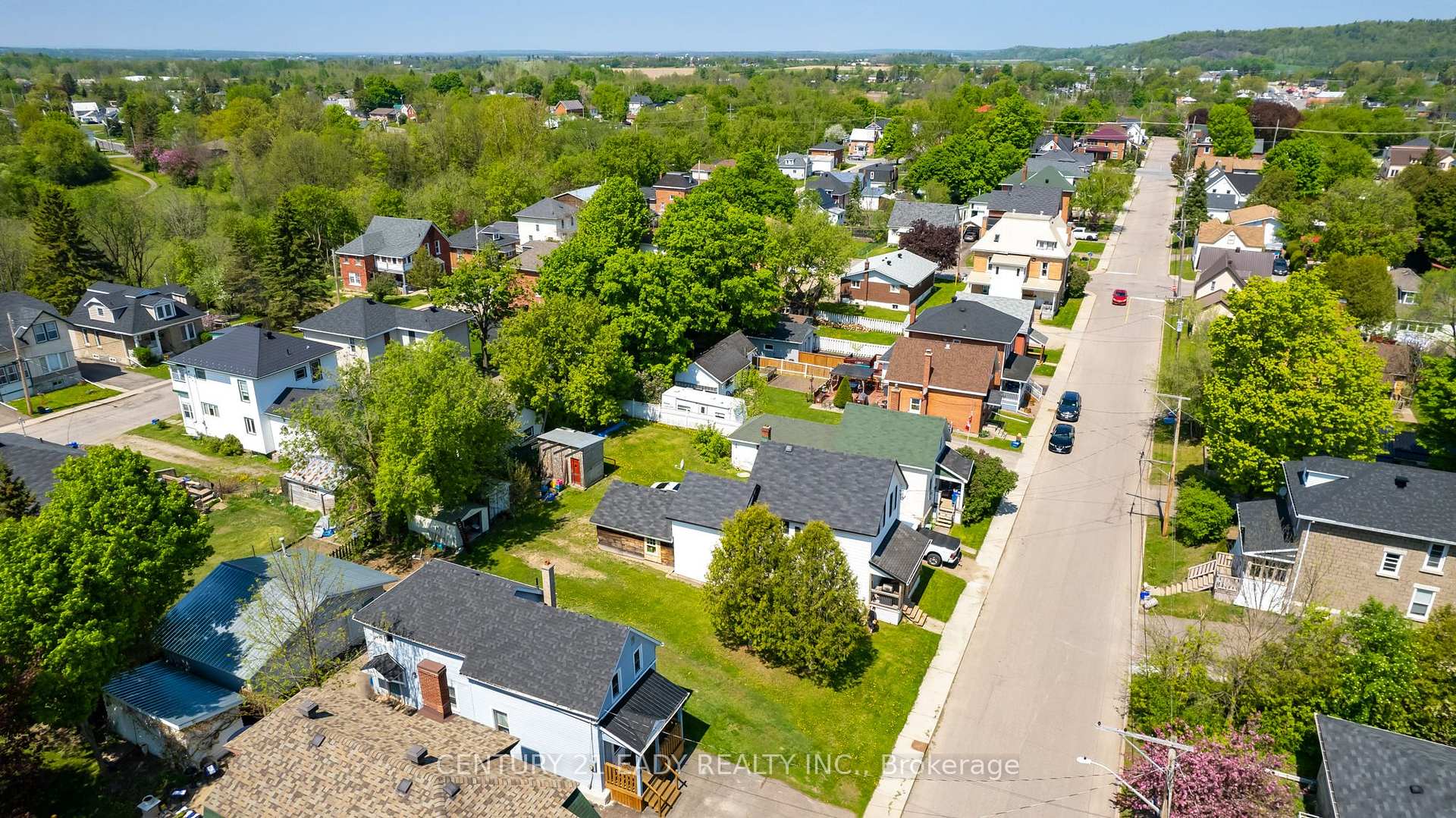 Photo 3 of 52 Queen Street S, Renfrew — HOMEH