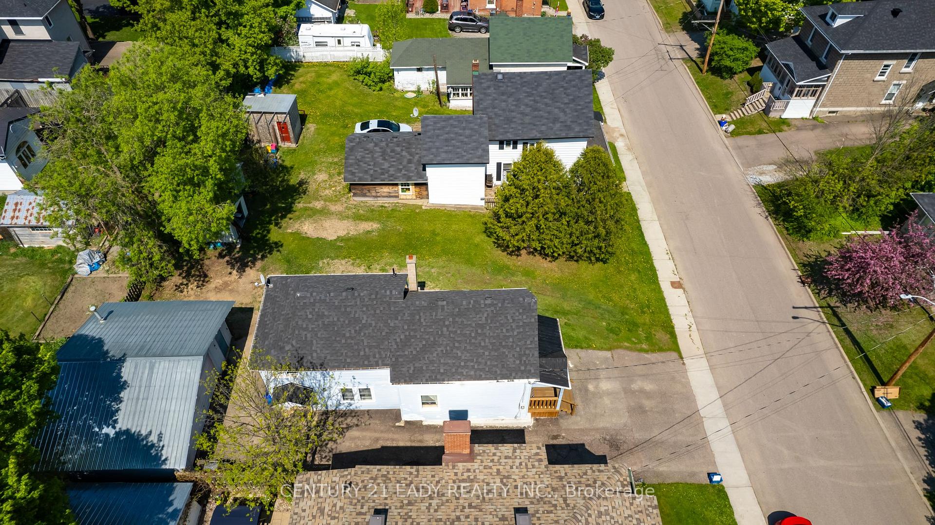 Photo 5 of 52 Queen Street S, Renfrew — HOMEH