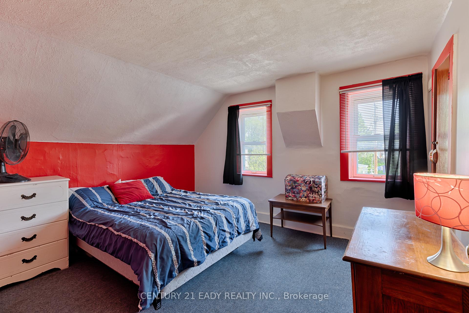 Photo 10 of 52 Queen Street S, Renfrew — HOMEH