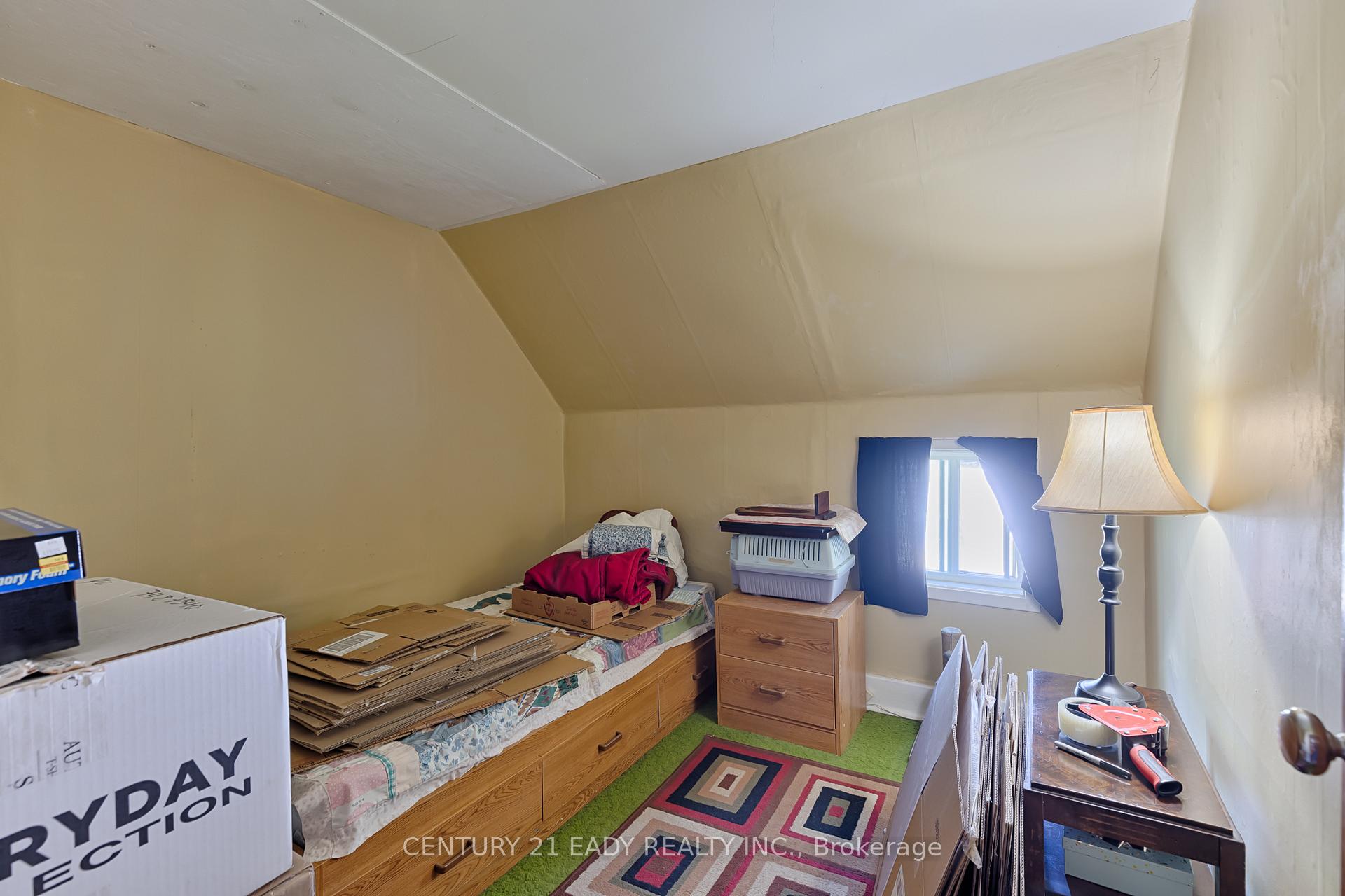 Photo 16 of 52 Queen Street S, Renfrew — HOMEH