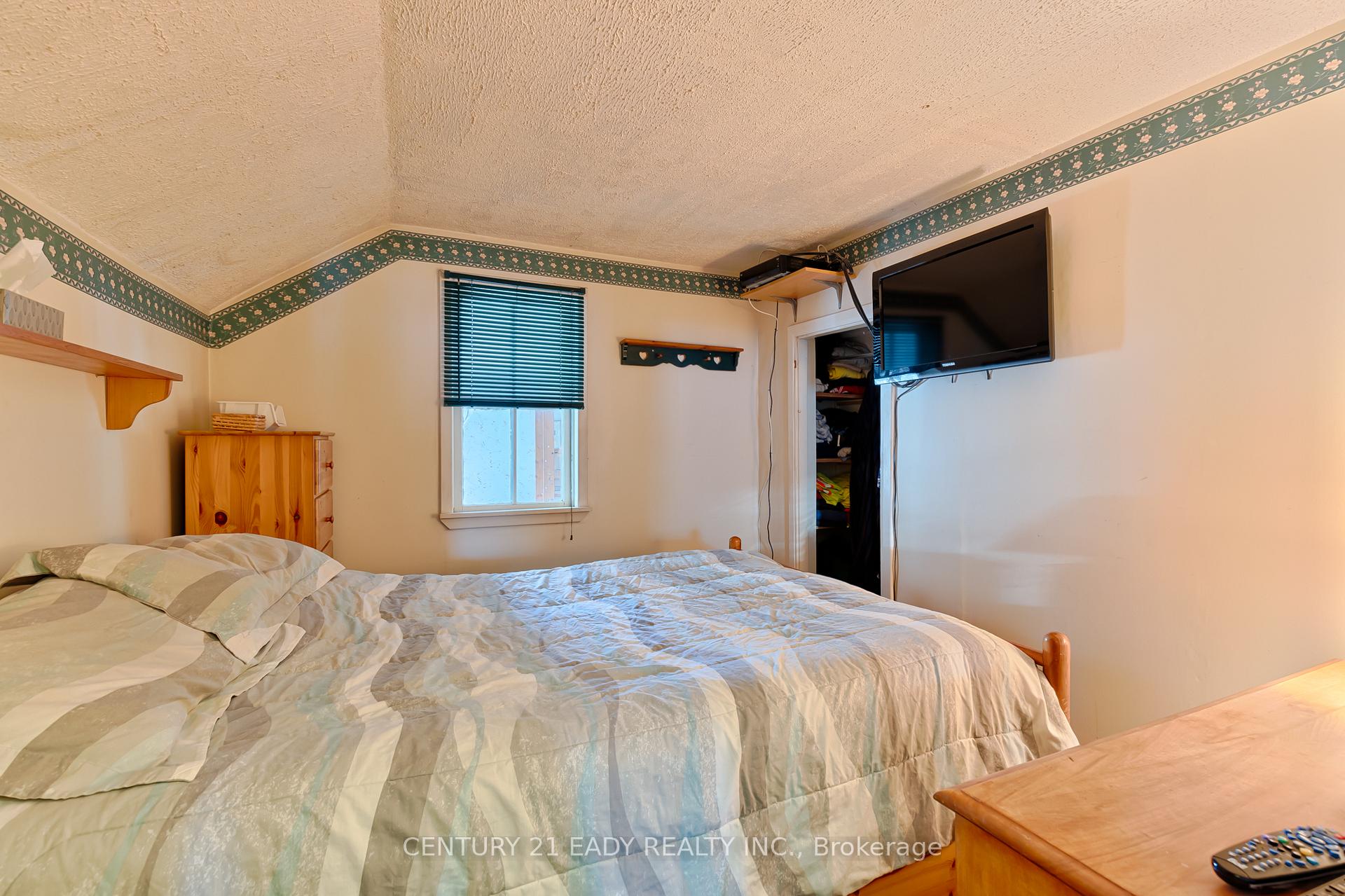 Photo 17 of 52 Queen Street S, Renfrew — HOMEH